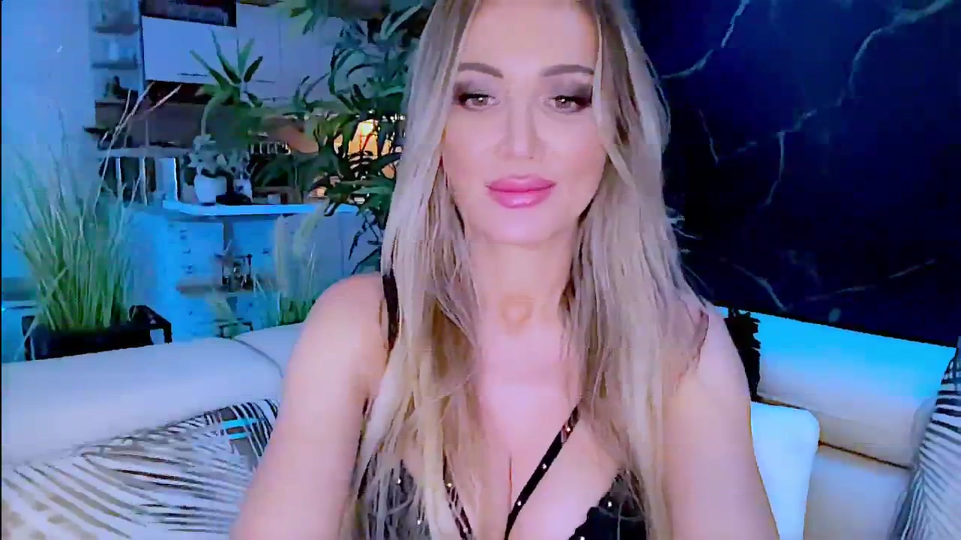 Gallery image thumbnail from Diana_Doll's myfreecams stream on, 07/13/2024, 18:35 image 16 of 20