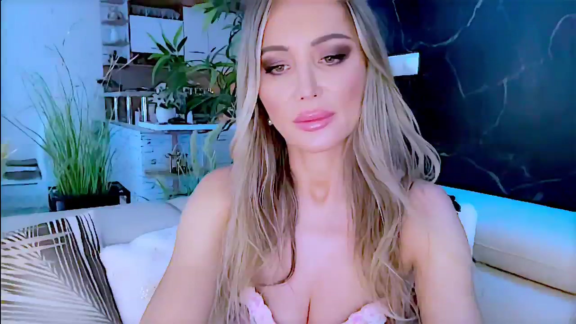 Gallery image thumbnail from Diana_Doll's myfreecams stream on, 07/14/2024, 14:06 image 6 of 20