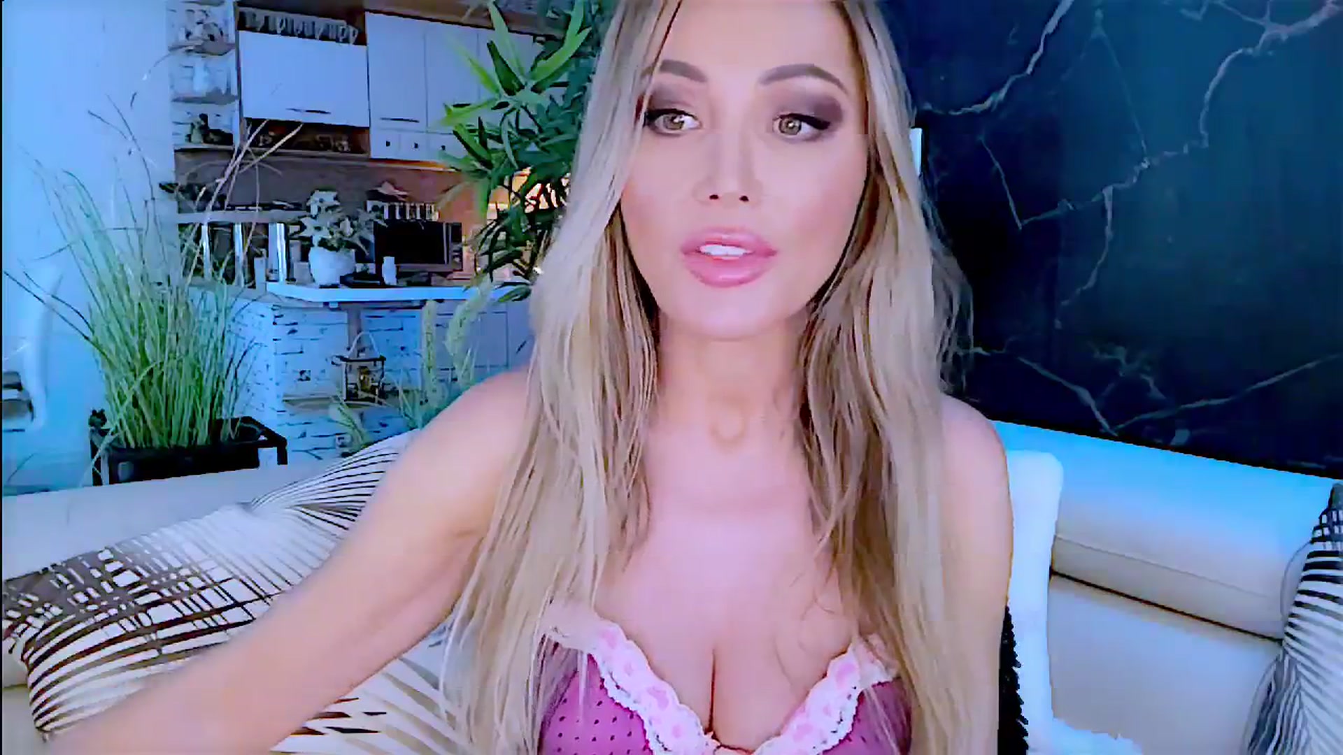 Gallery image thumbnail from Diana_Doll's myfreecams stream on, 07/14/2024, 15:21 image 19 of 20
