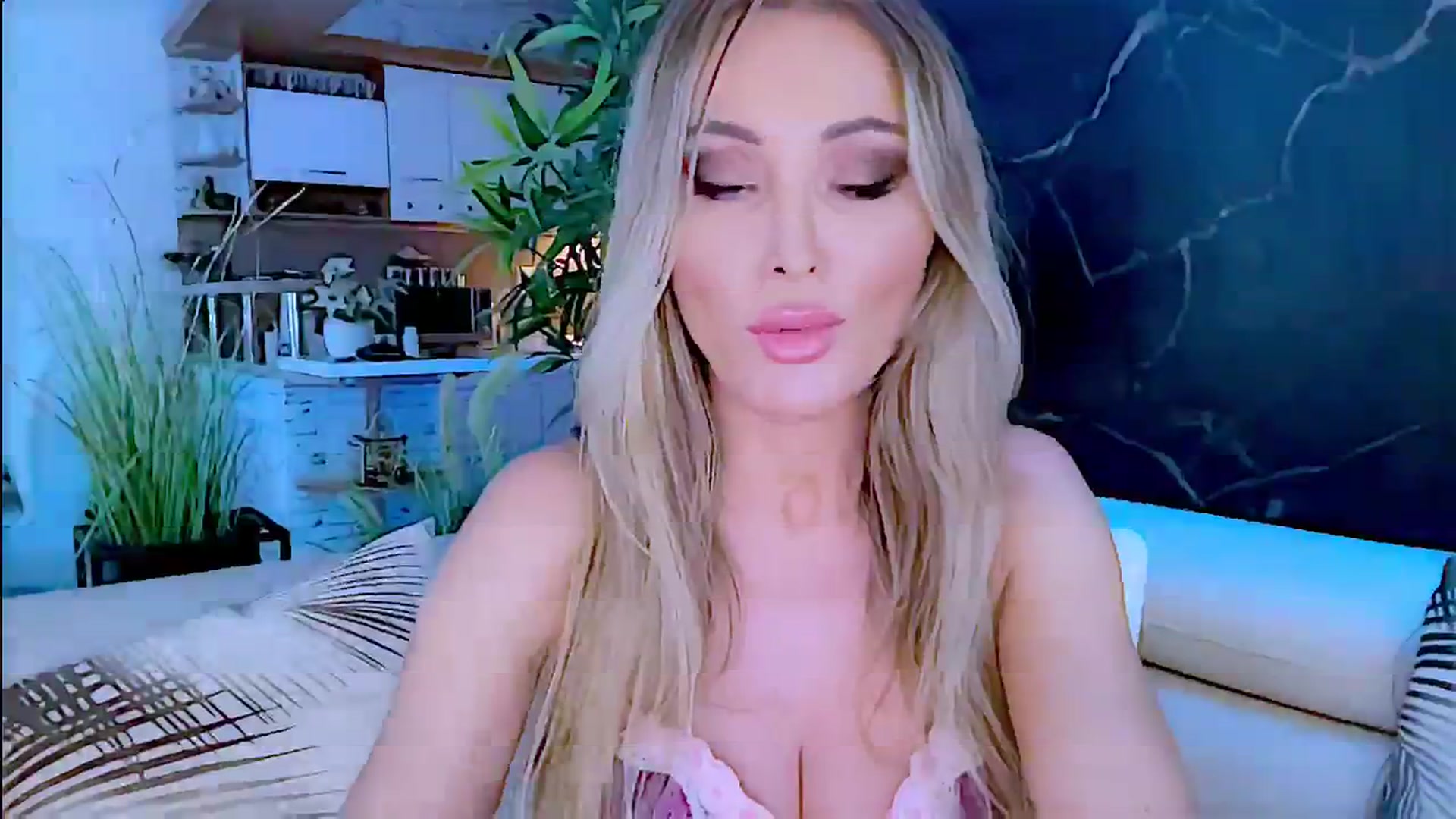 Gallery image thumbnail from Diana_Doll's myfreecams stream on, 07/14/2024, 15:21 image 20 of 20