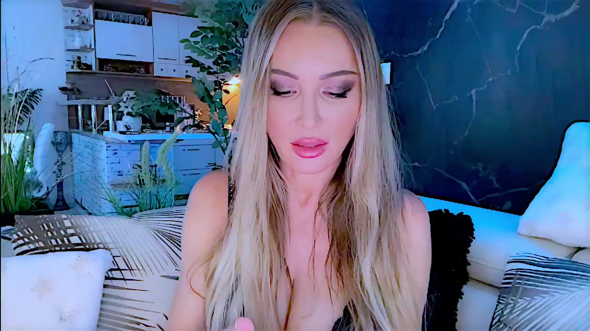 Gallery image thumbnail from Diana_Doll's myfreecams stream on, 07/28/2024, 15:19 image 1 of 20
