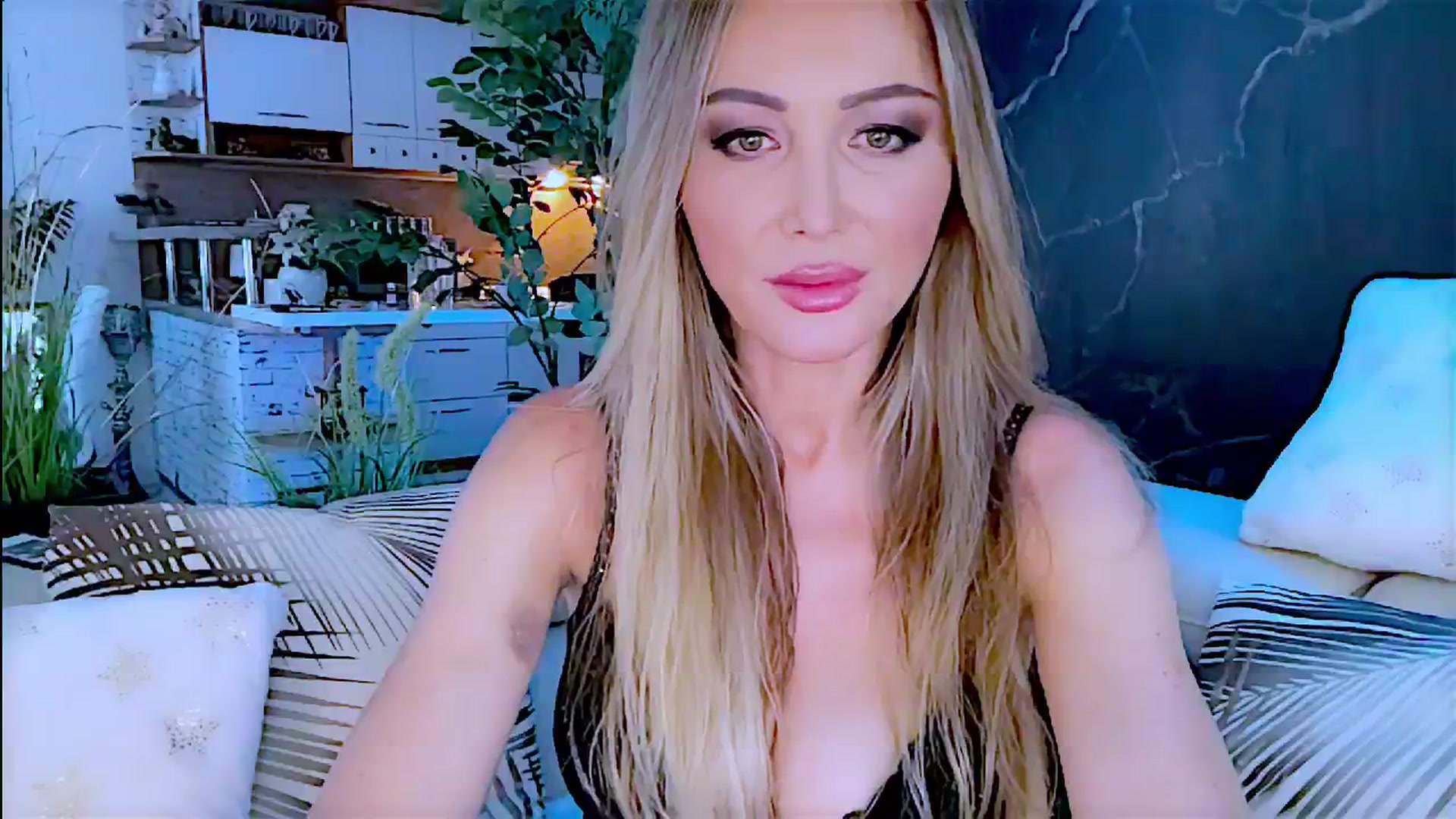 Gallery image thumbnail from Diana_Doll's myfreecams stream on, 07/28/2024, 15:19 image 13 of 20
