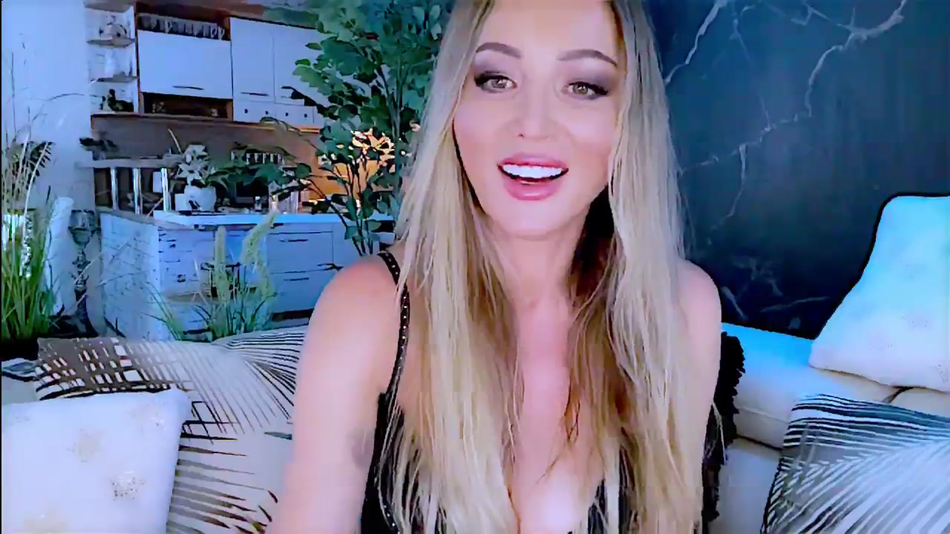 Gallery image thumbnail from Diana_Doll's myfreecams stream on, 07/28/2024, 15:19 image 14 of 20