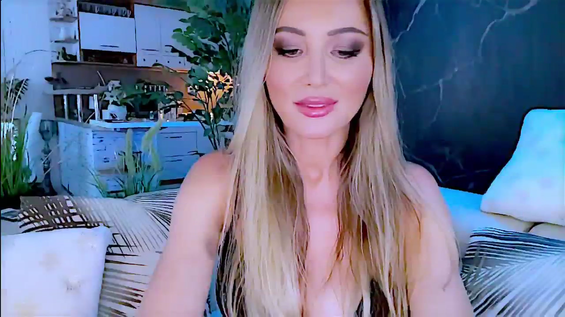 Gallery image thumbnail from Diana_Doll's myfreecams stream on, 07/28/2024, 15:19 image 15 of 20