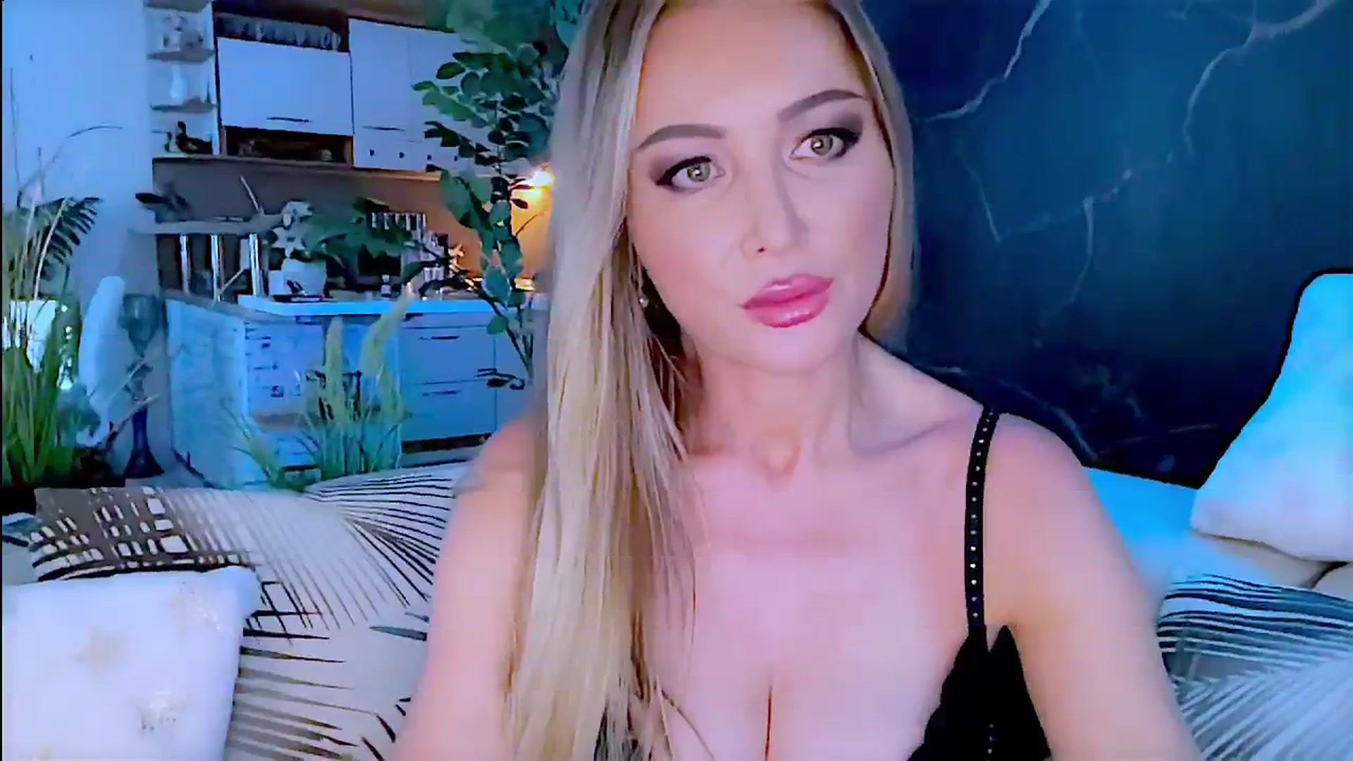 Gallery image thumbnail from Diana_Doll's myfreecams stream on, 07/28/2024, 15:19 image 5 of 20
