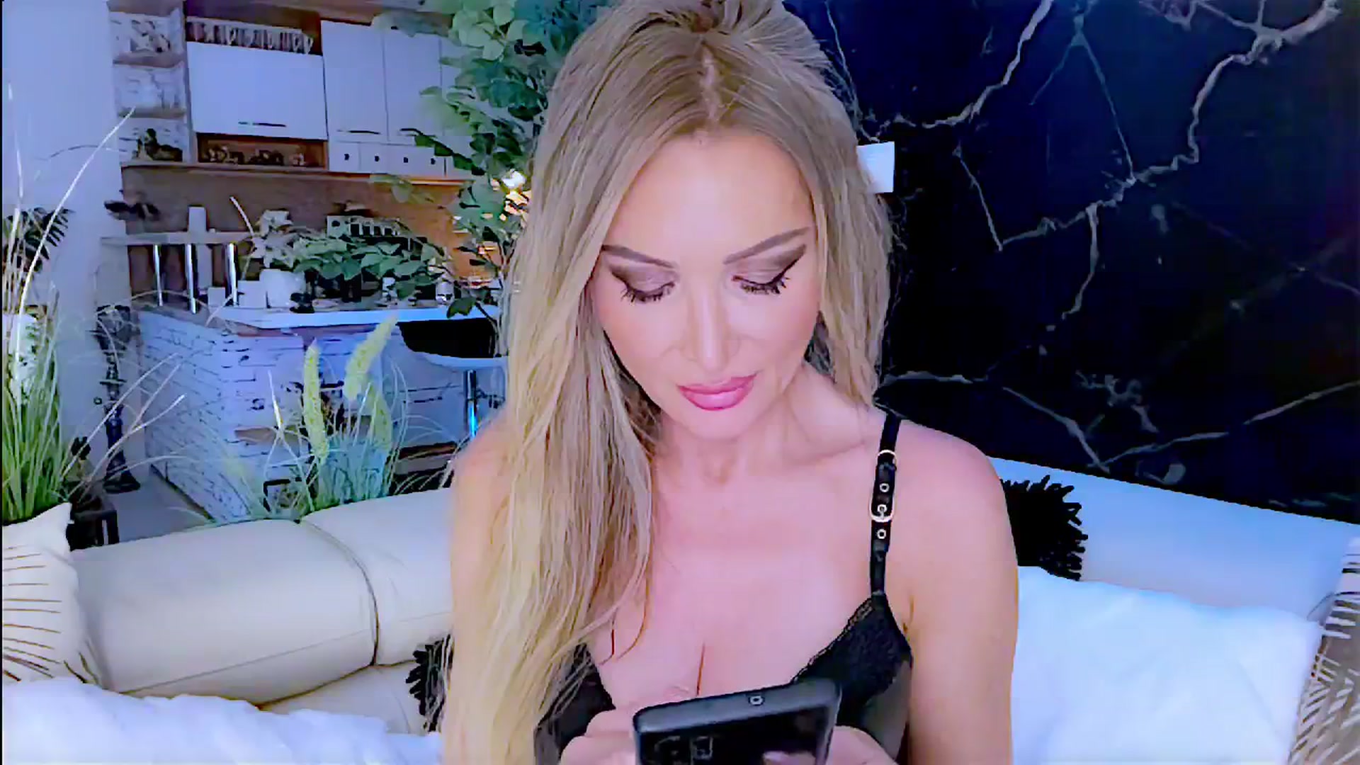 Gallery image thumbnail from Diana_Doll's myfreecams stream on, 08/02/2024, 21:12 image 8 of 20