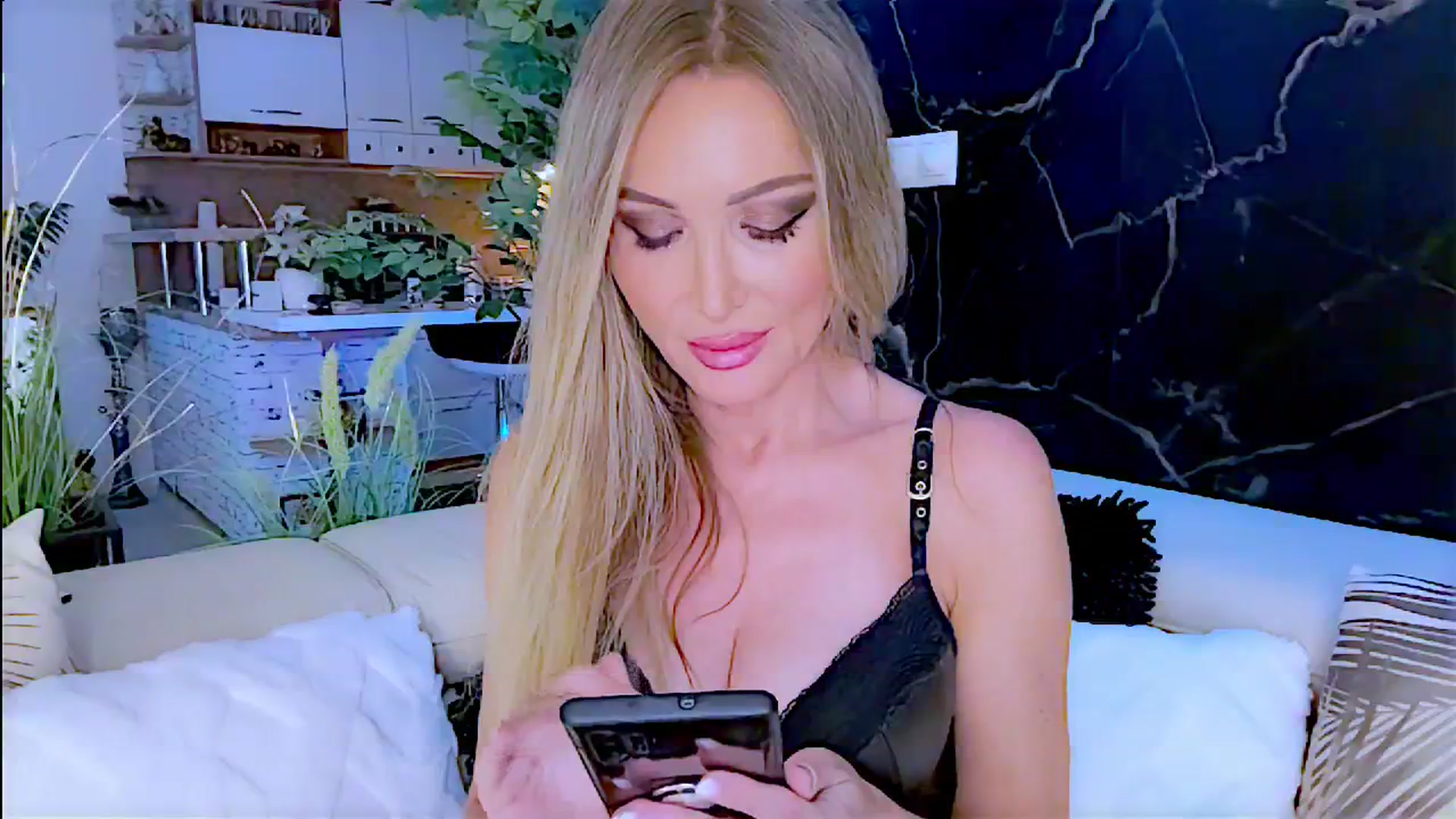 Gallery image thumbnail from Diana_Doll's myfreecams stream on, 08/02/2024, 21:12 image 4 of 20