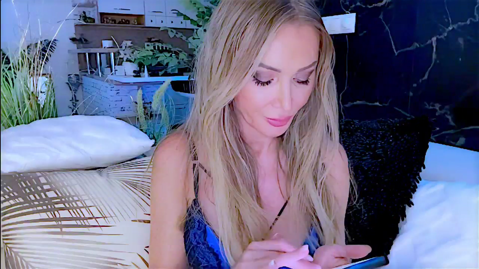 Gallery image thumbnail from Diana_Doll's myfreecams stream on, 08/03/2024, 18:14 image 2 of 20