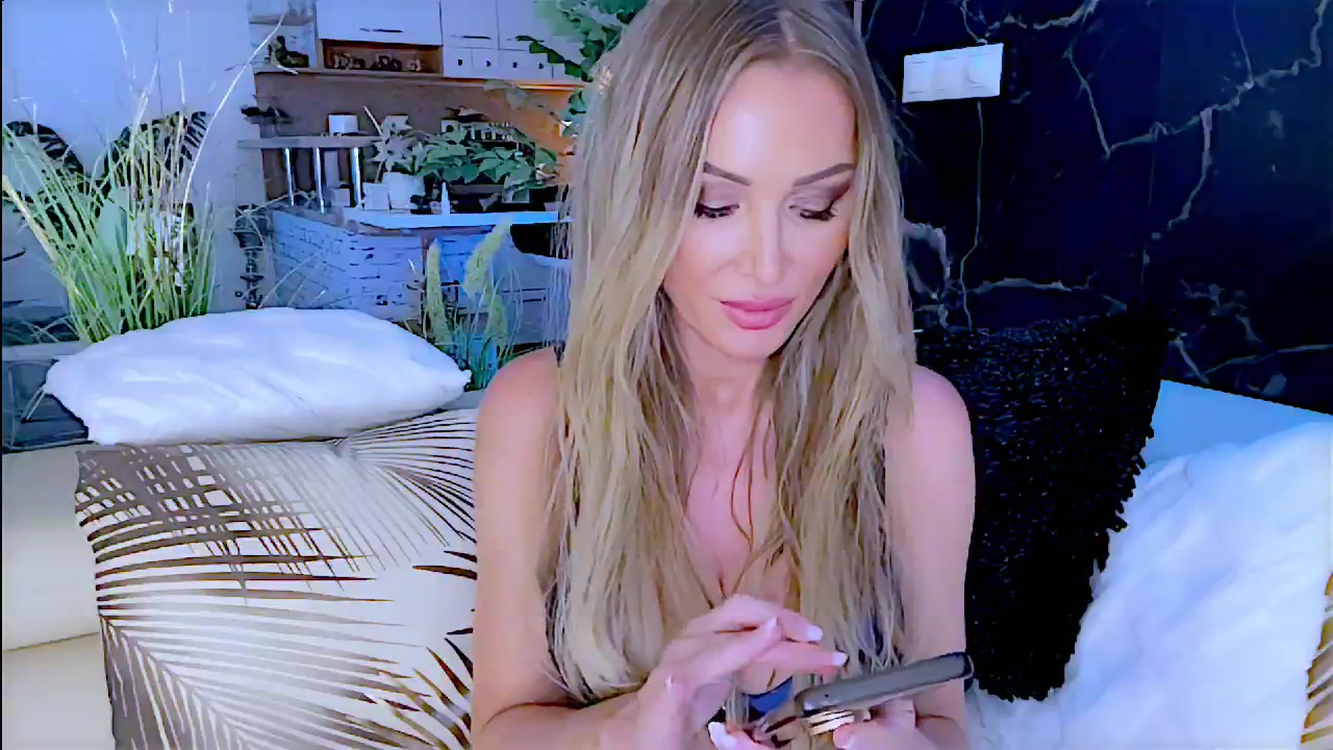 Gallery image thumbnail from Diana_Doll's myfreecams stream on, 08/03/2024, 18:14 image 8 of 20