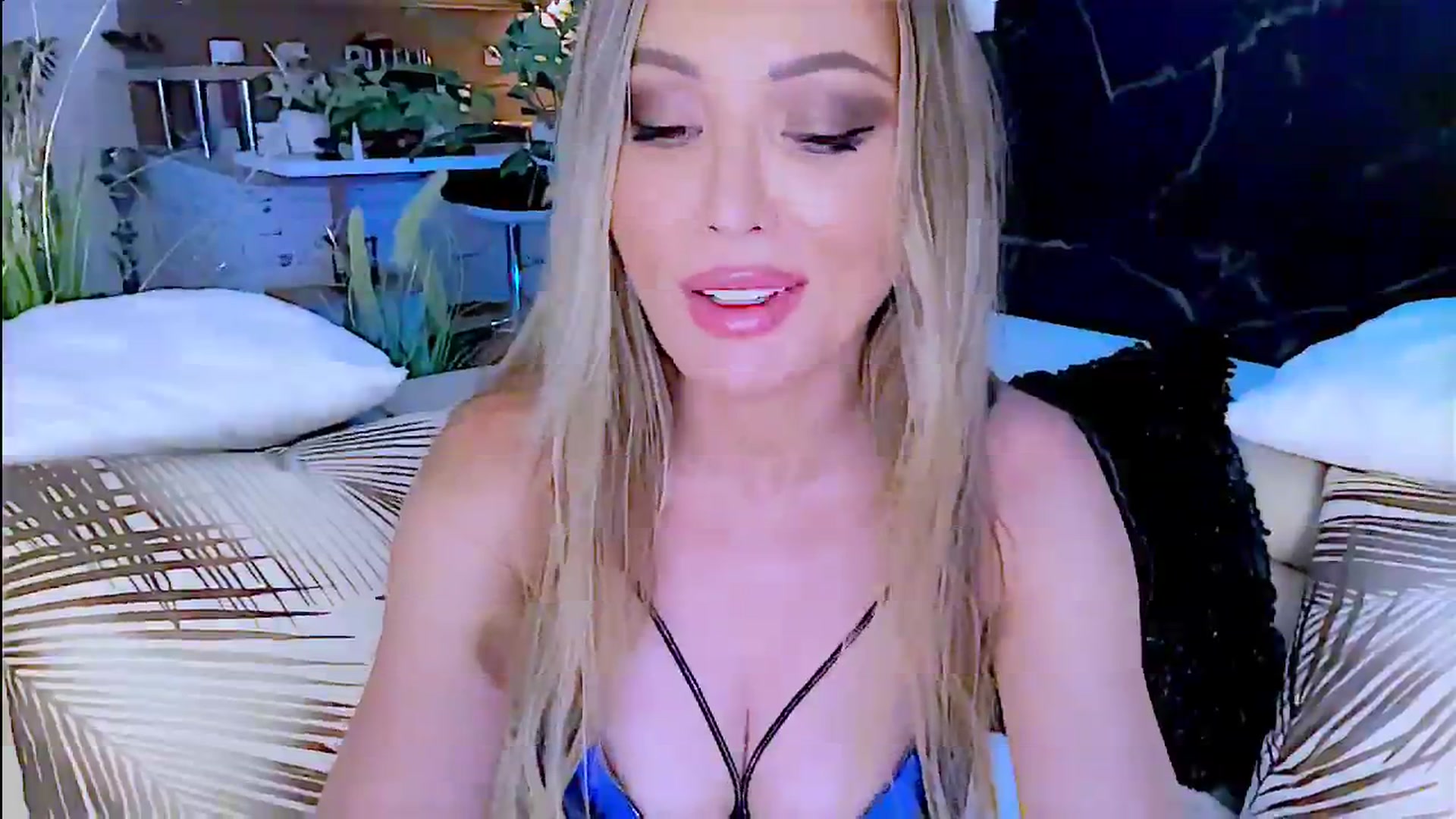 Gallery image thumbnail from Diana_Doll's myfreecams stream on, 08/03/2024, 19:42 image 18 of 20