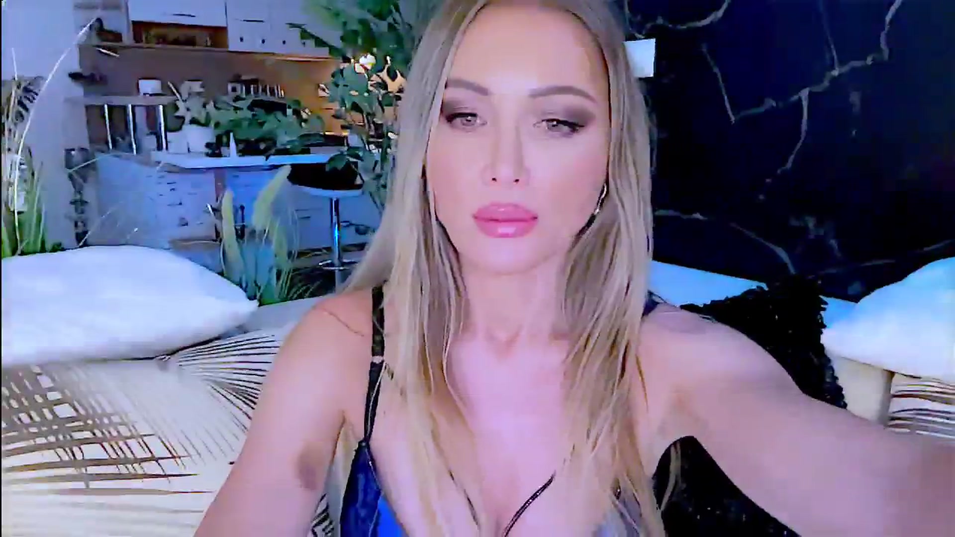 Gallery image thumbnail from Diana_Doll's myfreecams stream on, 08/03/2024, 19:42 image 19 of 20