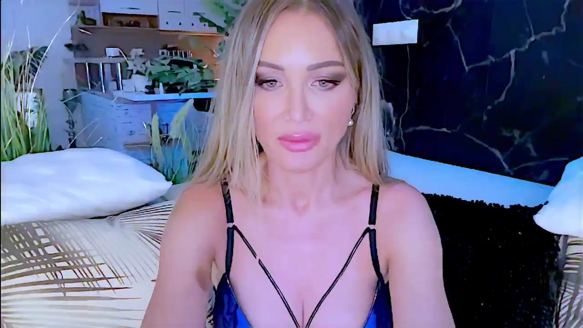 Gallery image thumbnail from Diana_Doll's myfreecams stream on, 08/03/2024, 19:42 image 2 of 20
