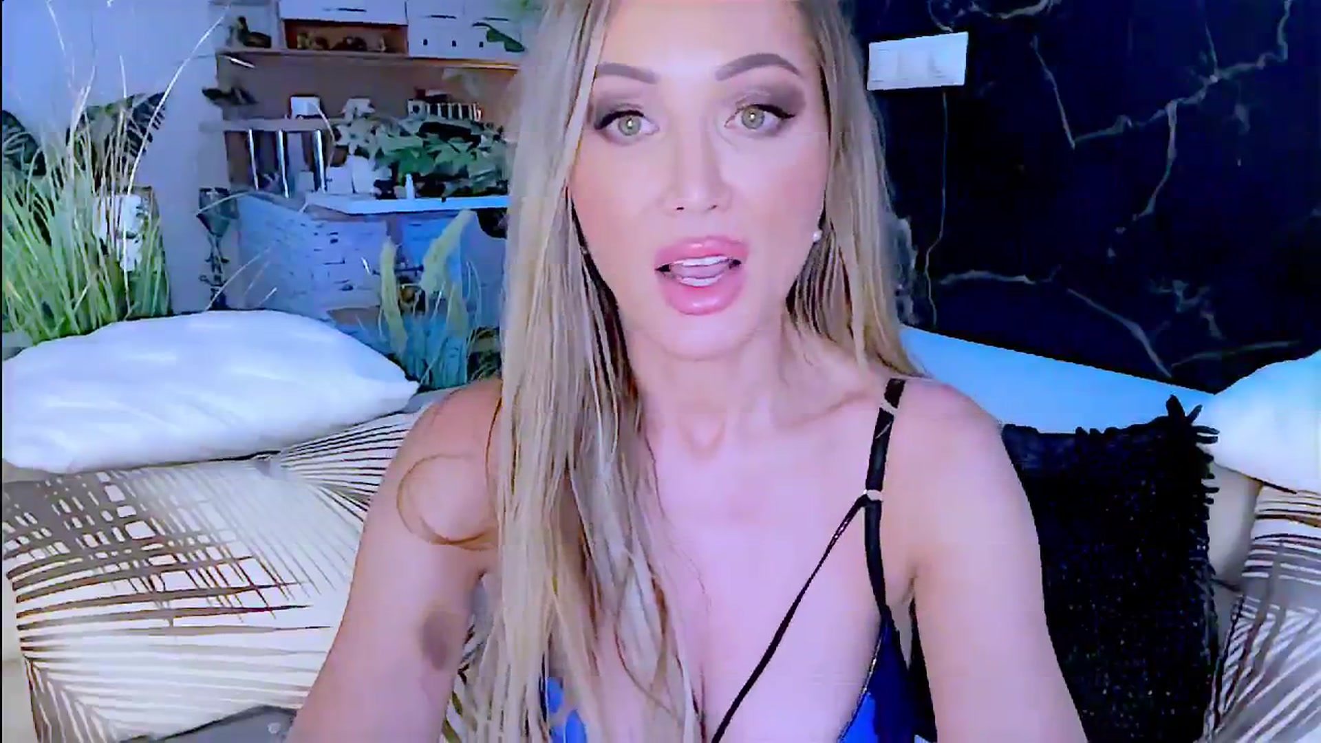 Gallery image thumbnail from Diana_Doll's myfreecams stream on, 08/03/2024, 21:11 image 11 of 20