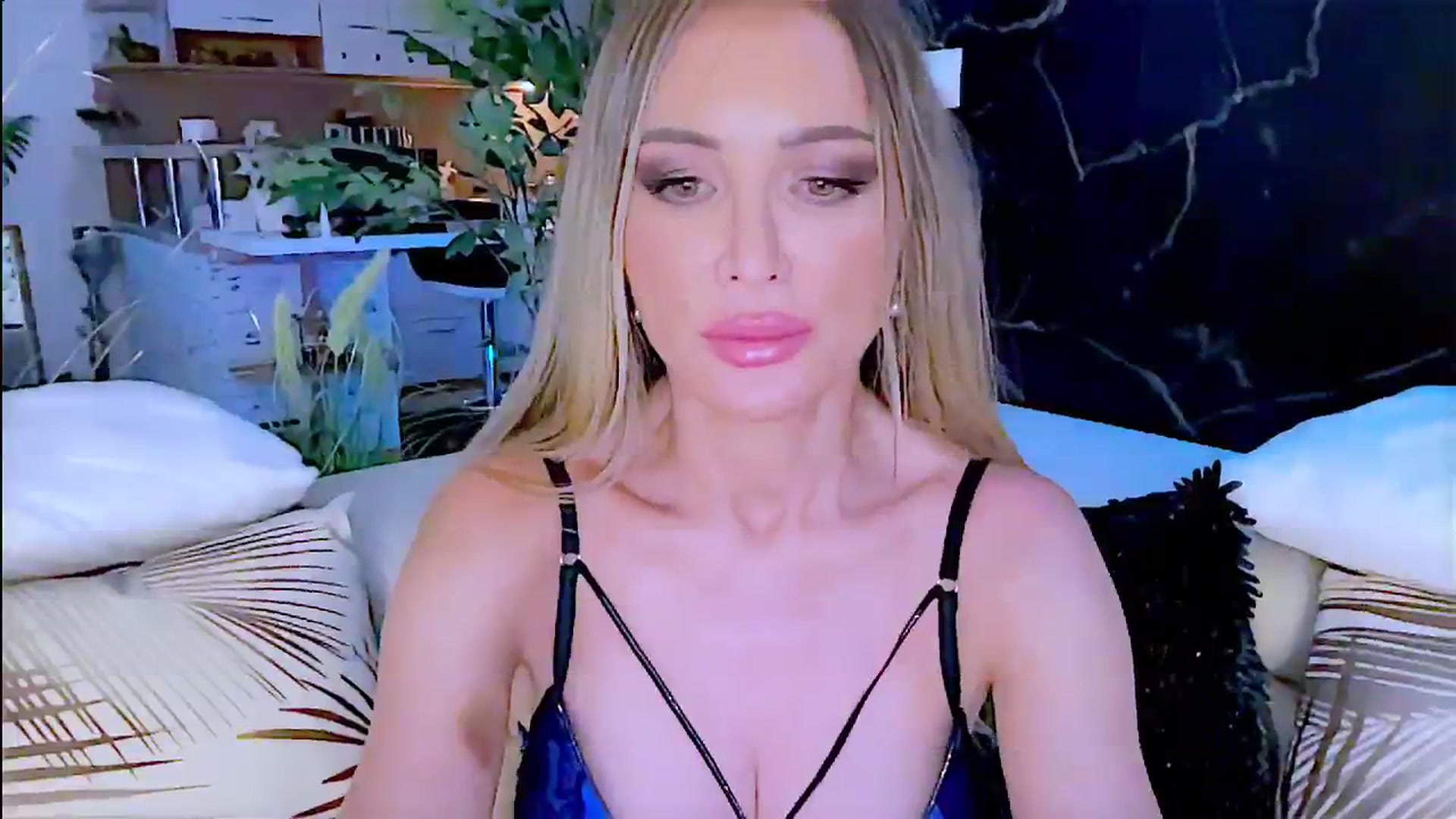 Gallery image thumbnail from Diana_Doll's myfreecams stream on, 08/03/2024, 21:46 image 8 of 20