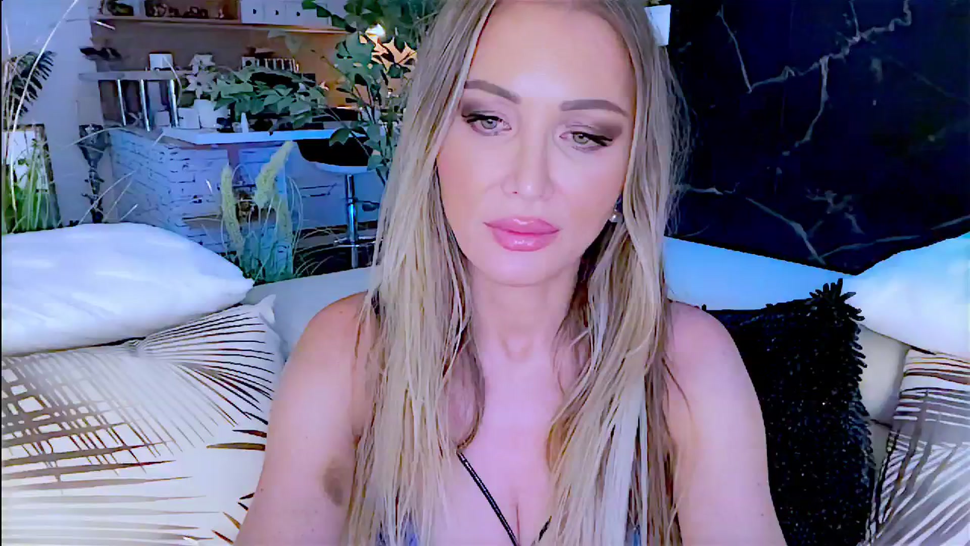 Gallery image thumbnail from Diana_Doll's myfreecams stream on, 08/03/2024, 21:46 image 1 of 20