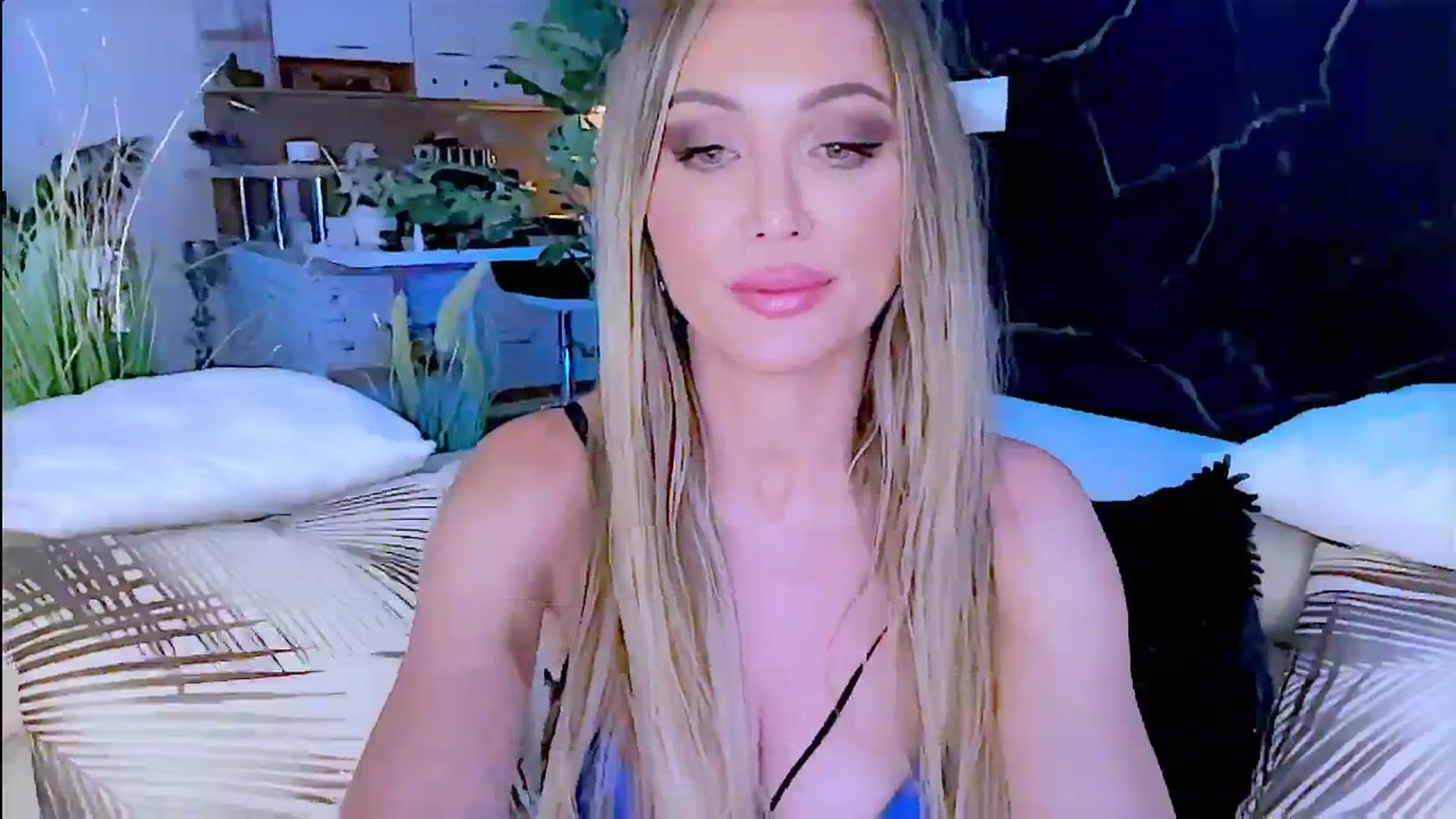 Gallery image thumbnail from Diana_Doll's myfreecams stream on, 08/03/2024, 21:46 image 19 of 20