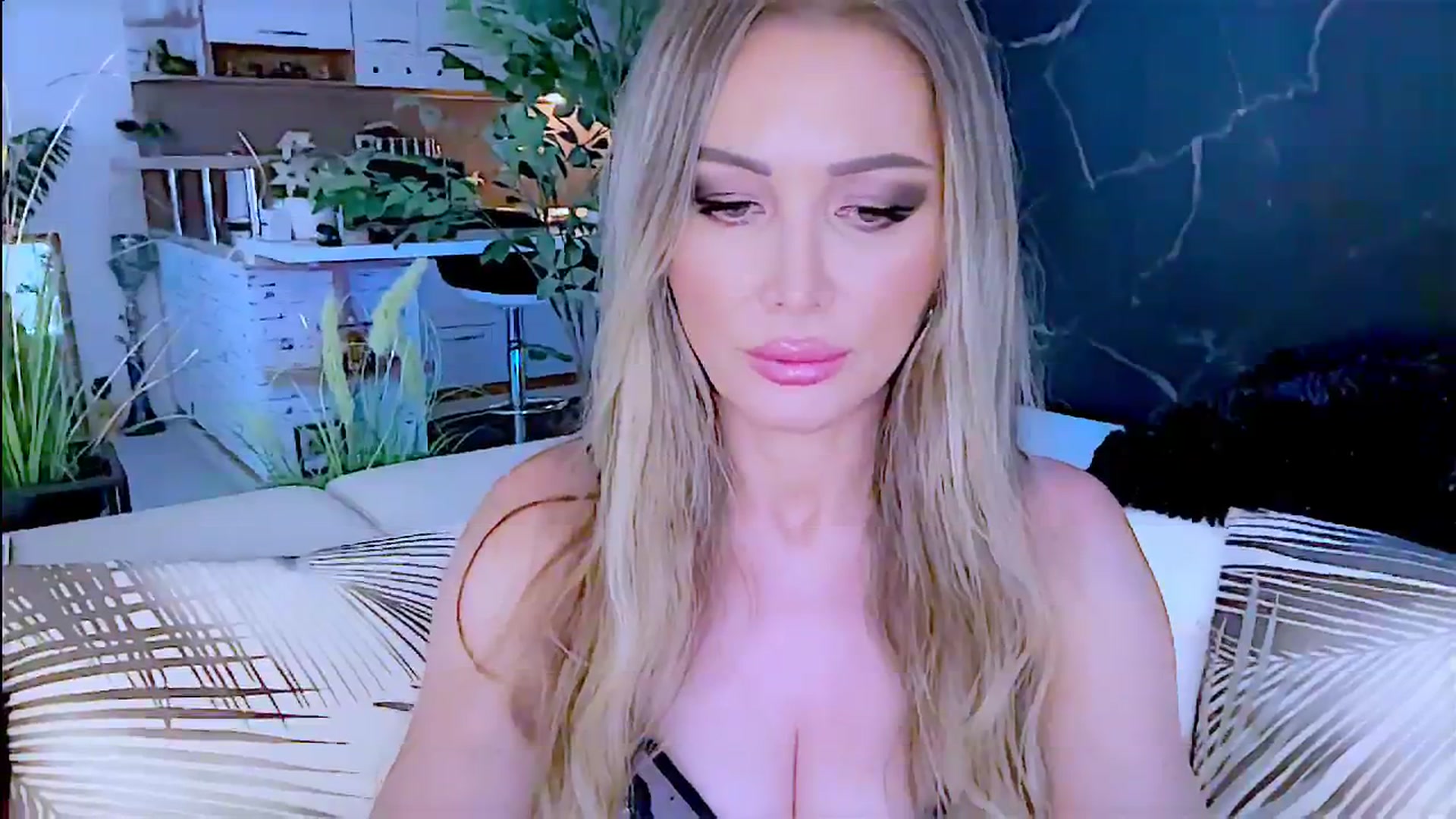 Gallery image thumbnail from Diana_Doll's myfreecams stream on, 08/04/2024, 14:53 image 19 of 20