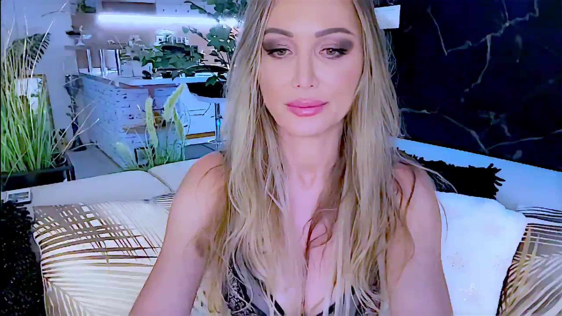 Gallery image thumbnail from Diana_Doll's myfreecams stream on, 08/04/2024, 19:02 image 20 of 20