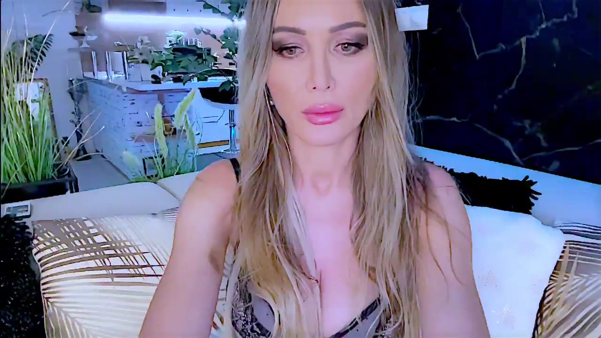 Gallery image thumbnail from Diana_Doll's myfreecams stream on, 08/04/2024, 19:02 image 15 of 20