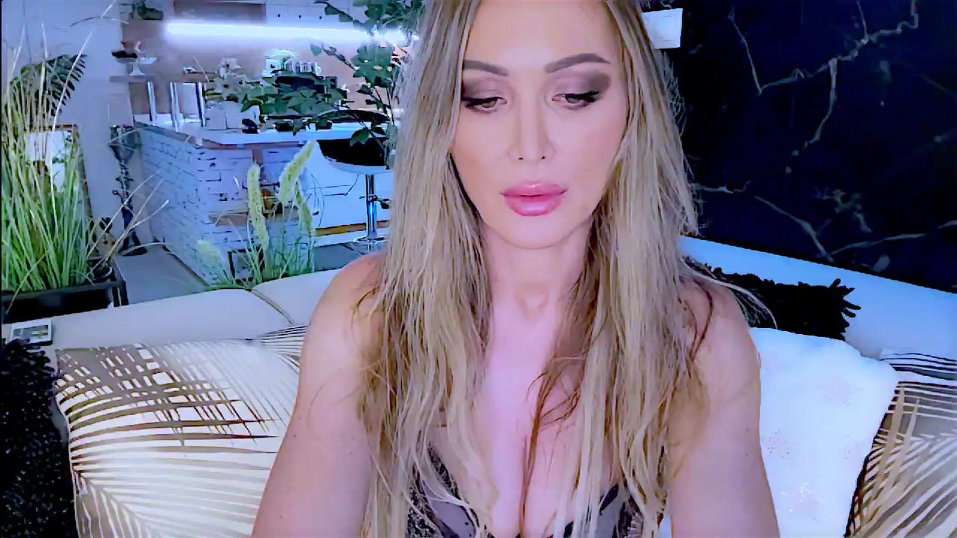 Gallery image thumbnail from Diana_Doll's myfreecams stream on, 08/04/2024, 19:02 image 19 of 20