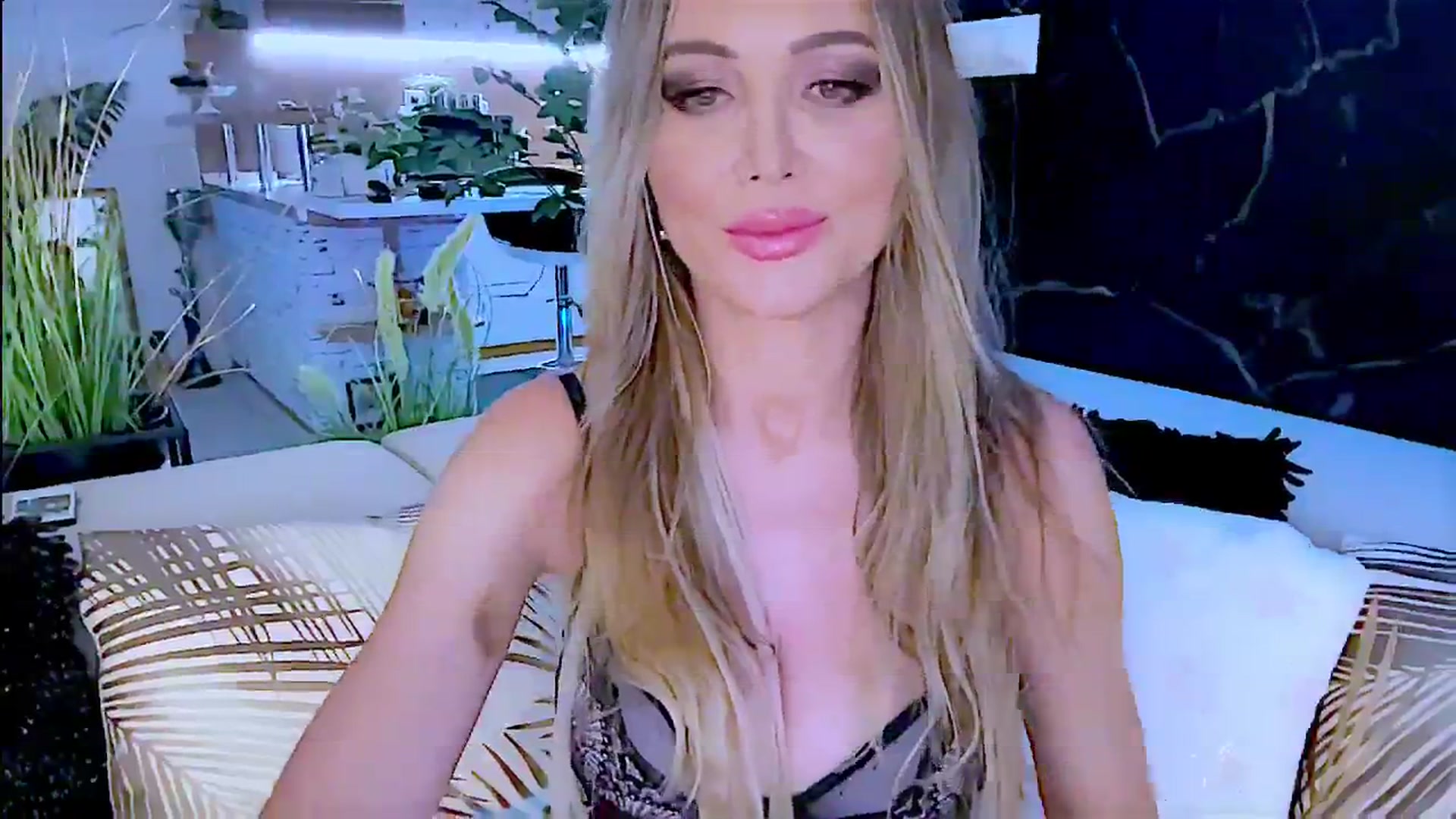 Gallery image thumbnail from Diana_Doll's myfreecams stream on, 08/04/2024, 19:02 image 16 of 20