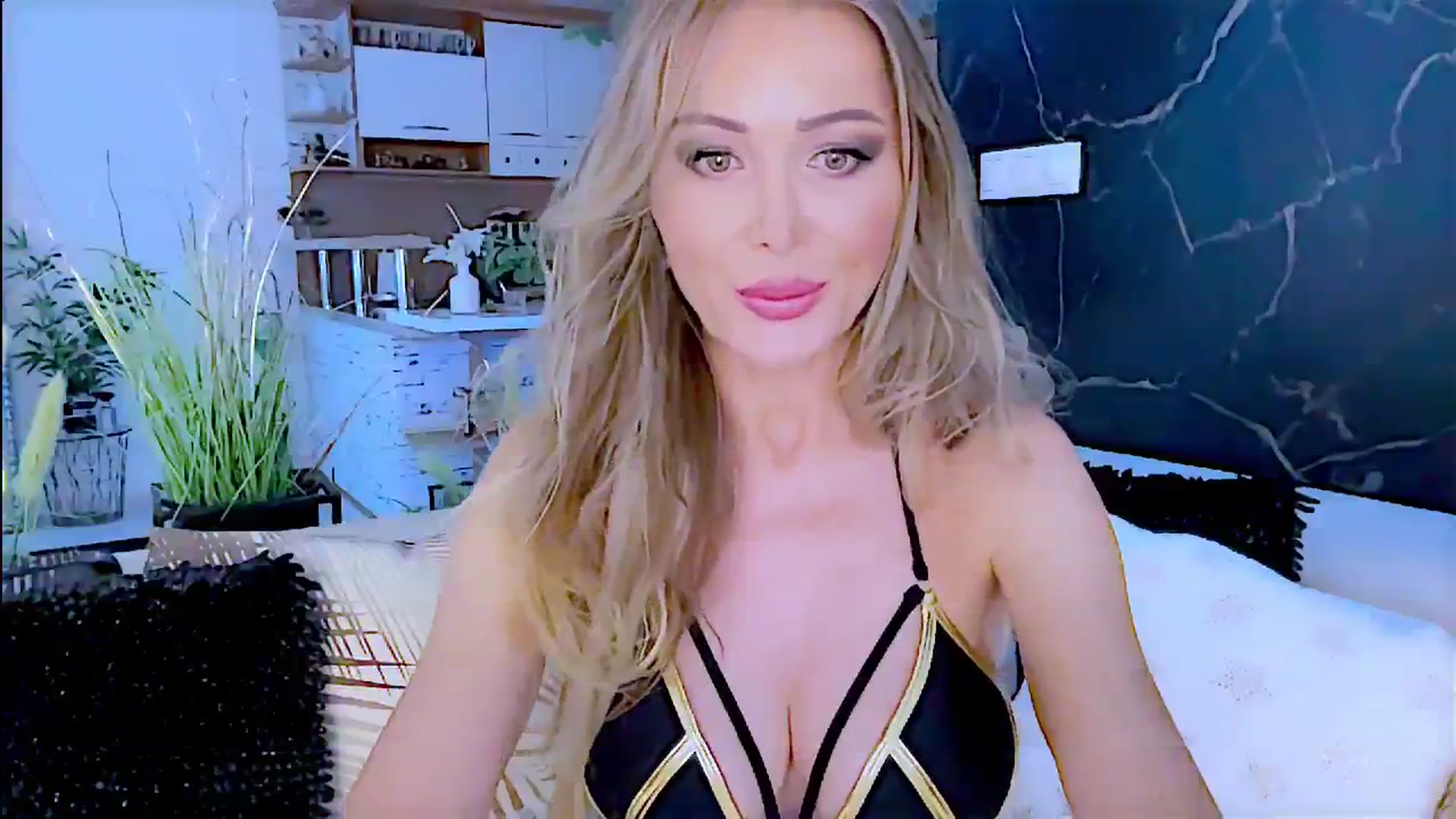 Gallery image thumbnail from Diana_Doll's myfreecams stream on, 08/08/2024, 13:32 image 20 of 20