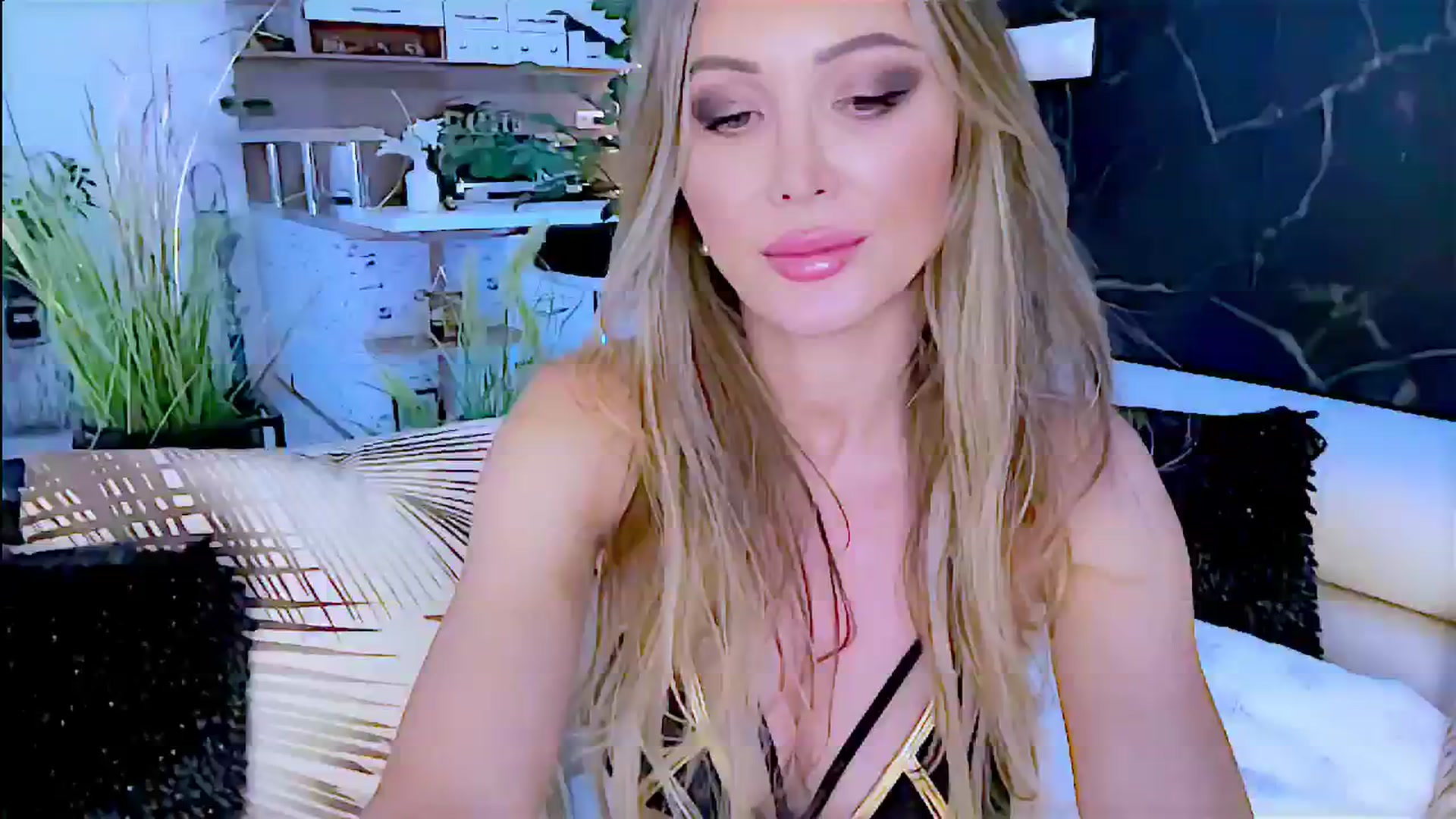 Gallery image thumbnail from Diana_Doll's myfreecams stream on, 08/08/2024, 17:35 image 9 of 20
