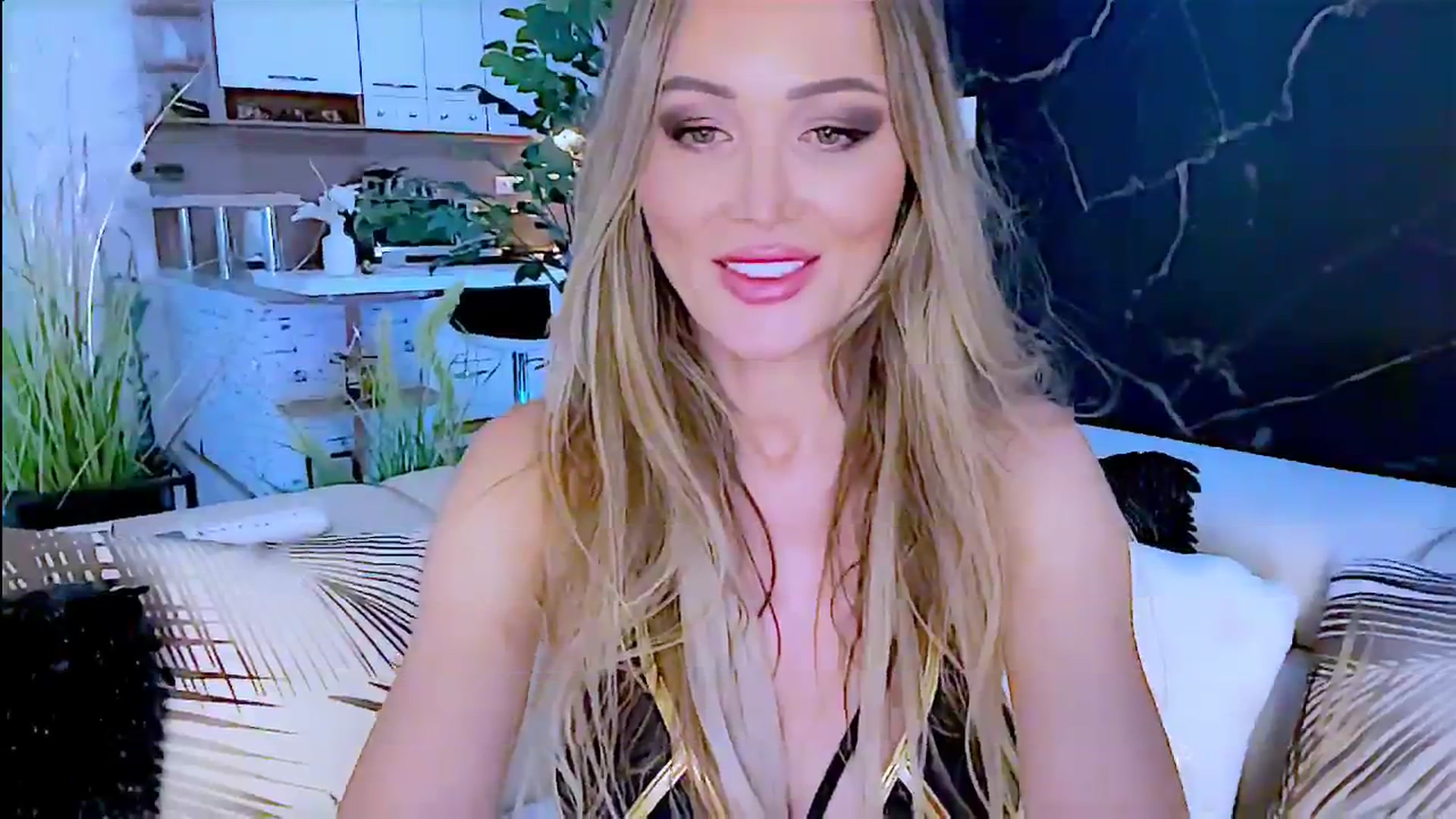 Gallery image thumbnail from Diana_Doll's myfreecams stream on, 08/08/2024, 17:35 image 6 of 20