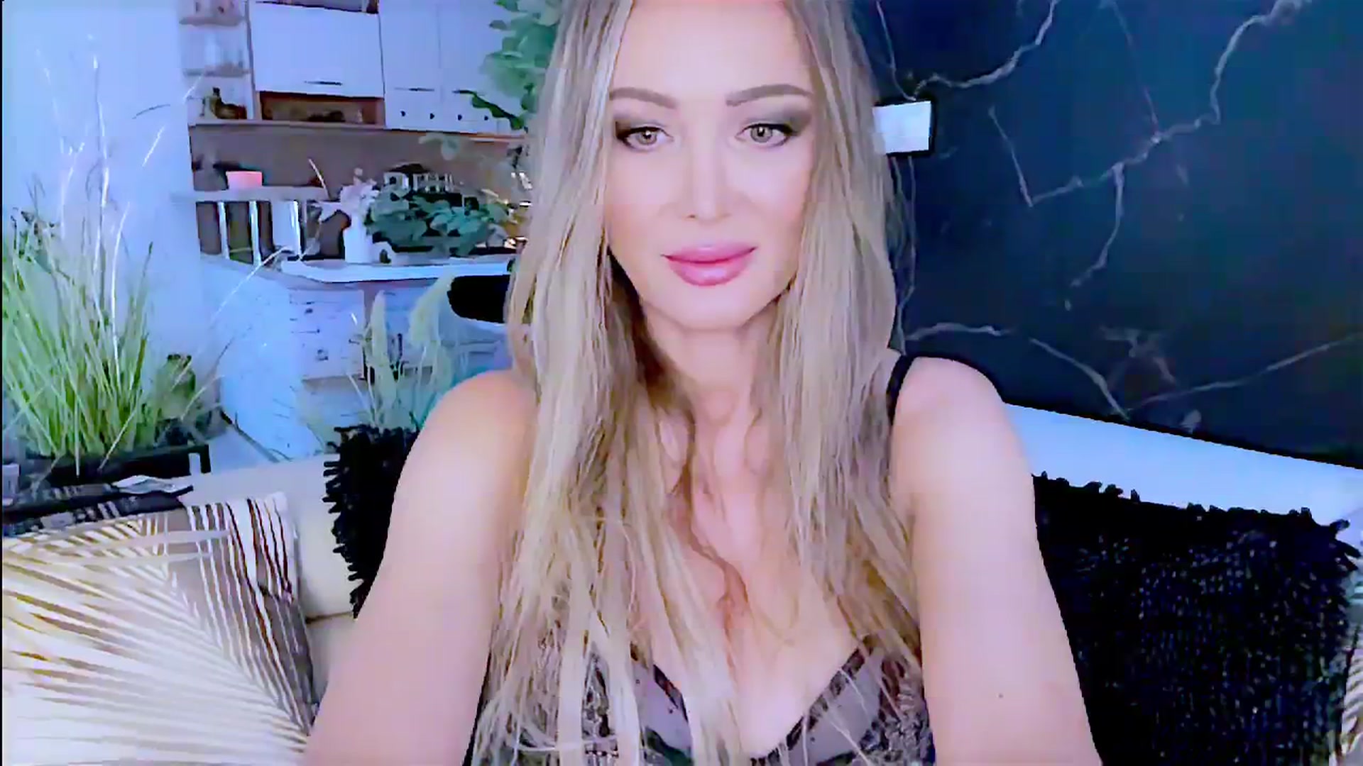 Gallery image thumbnail from Diana_Doll's myfreecams stream on, 08/21/2024, 15:46 image 15 of 20