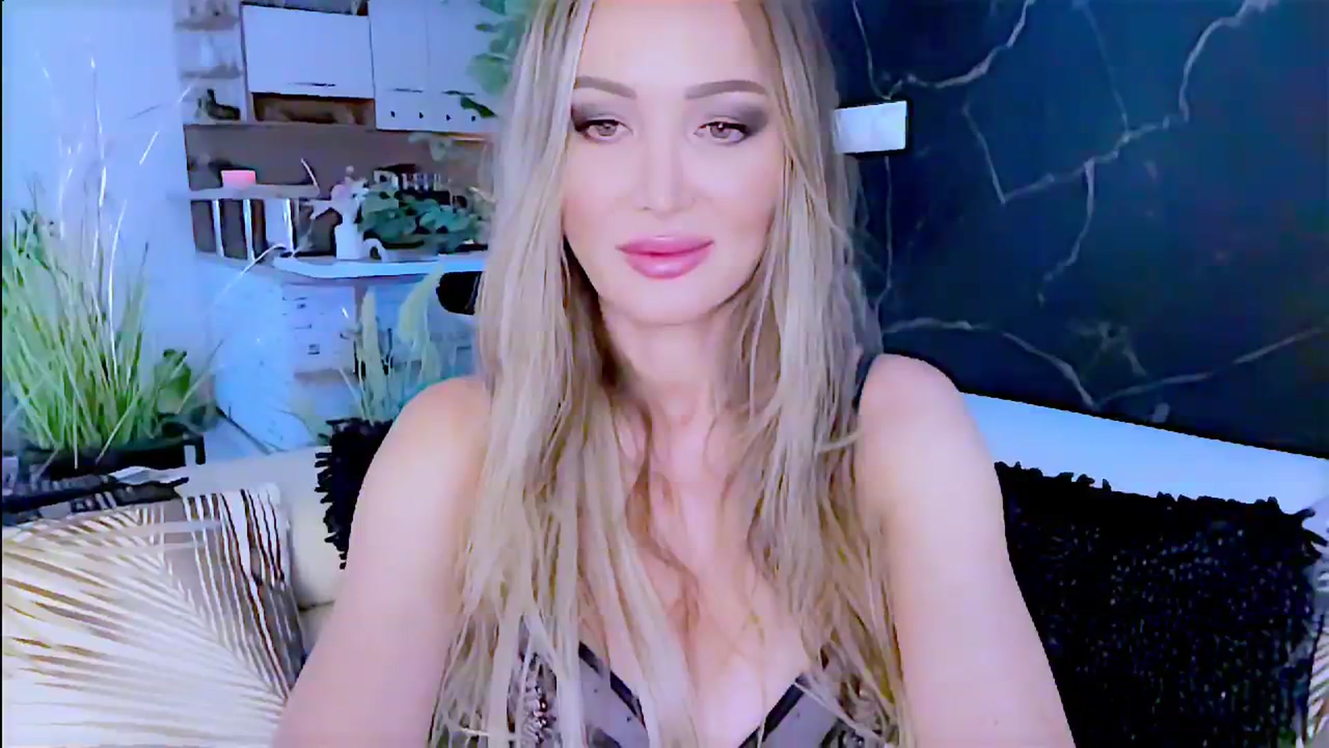 Gallery image thumbnail from Diana_Doll's myfreecams stream on, 08/21/2024, 15:46 image 16 of 20