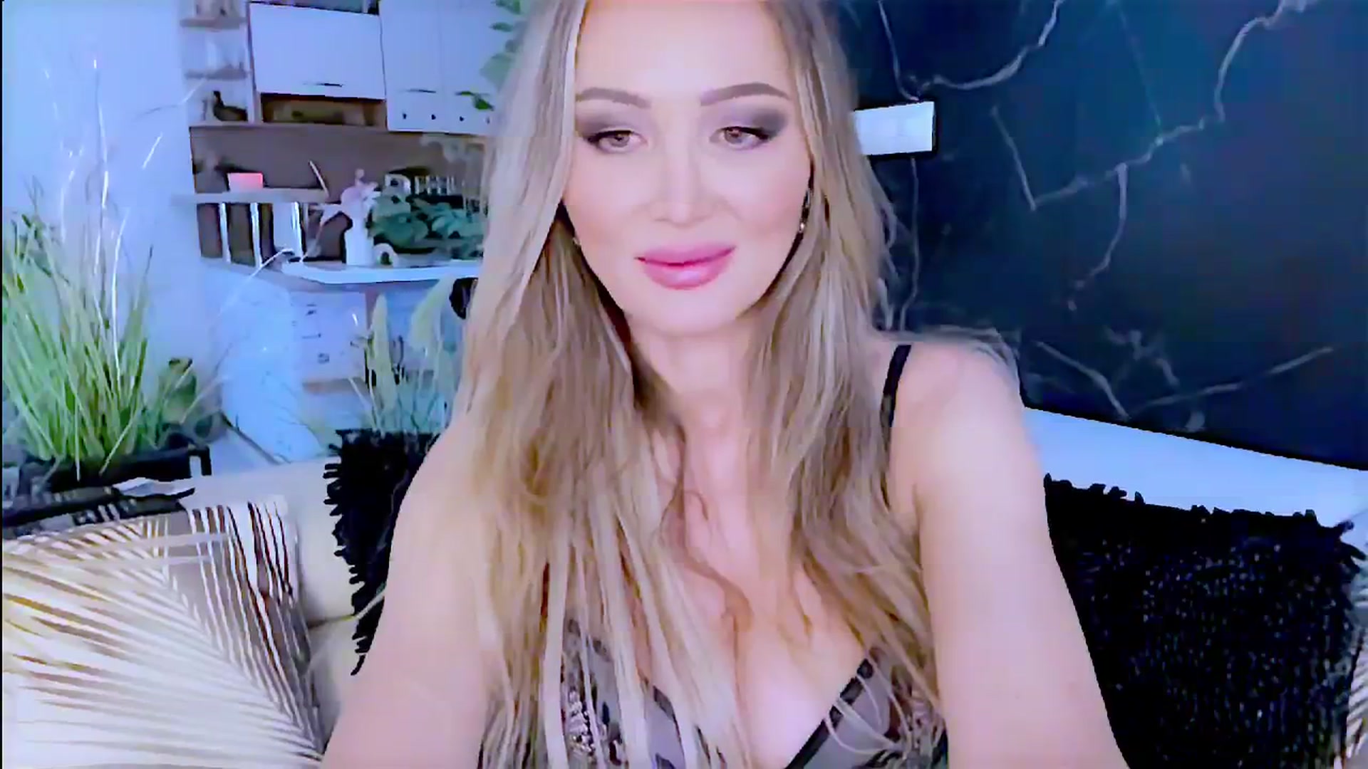 Gallery image thumbnail from Diana_Doll's myfreecams stream on, 08/21/2024, 15:46 image 14 of 20