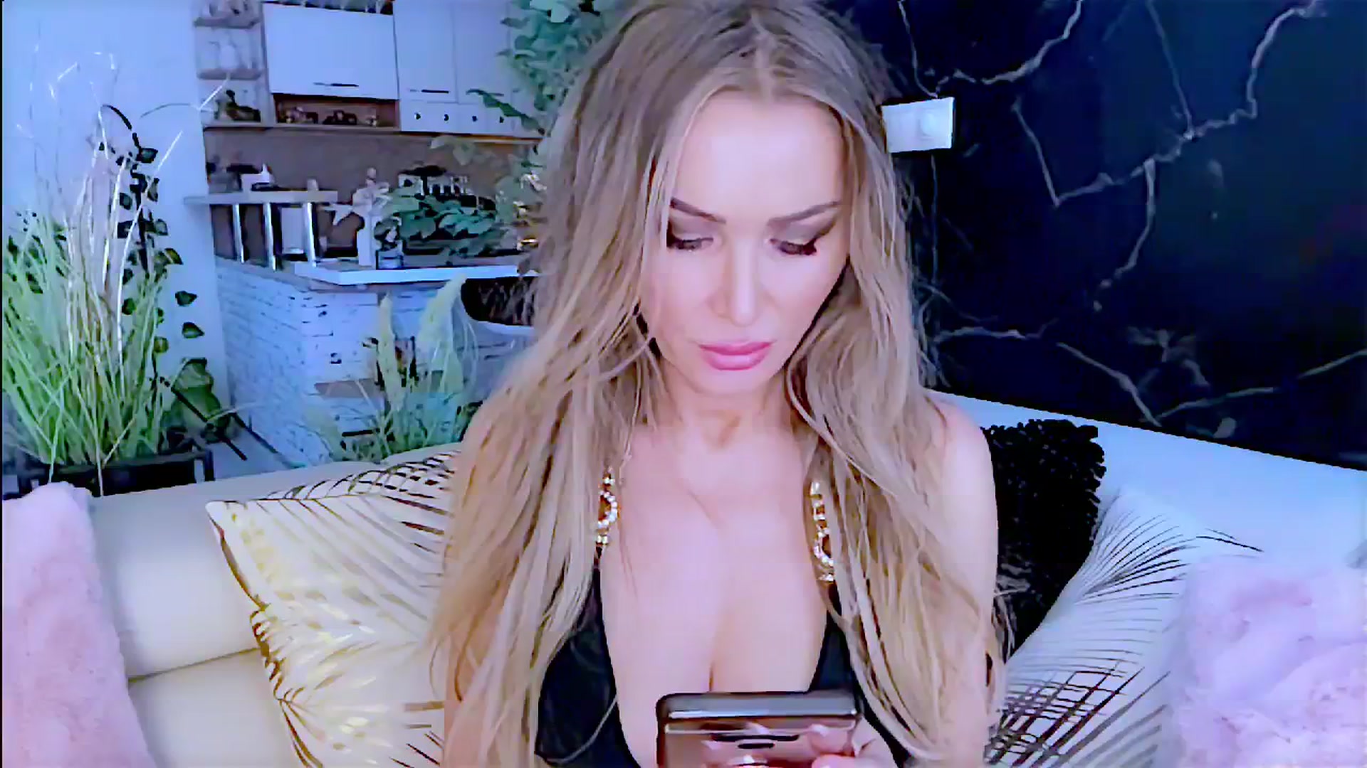 Gallery image thumbnail from Diana_Doll's myfreecams stream on, 08/30/2024, 16:49 image 13 of 20