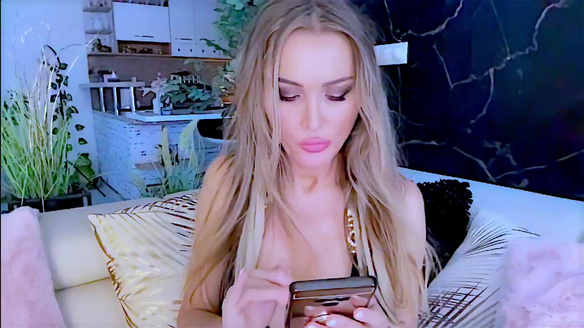 Gallery image thumbnail from Diana_Doll's myfreecams stream on, 08/30/2024, 16:49 image 14 of 20