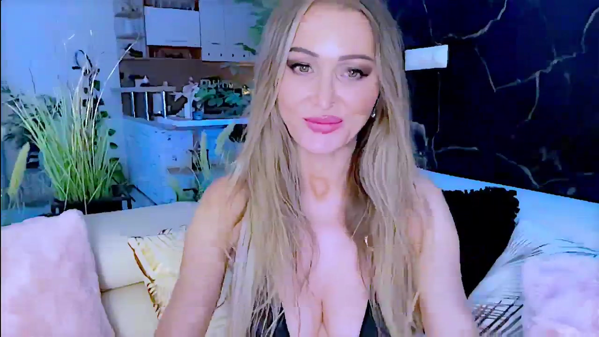Gallery image thumbnail from Diana_Doll's myfreecams stream on, 08/30/2024, 19:33 image 6 of 20