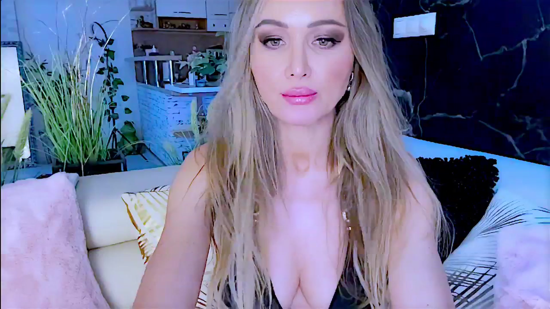 Gallery image thumbnail from Diana_Doll's myfreecams stream on, 08/30/2024, 19:33 image 3 of 20