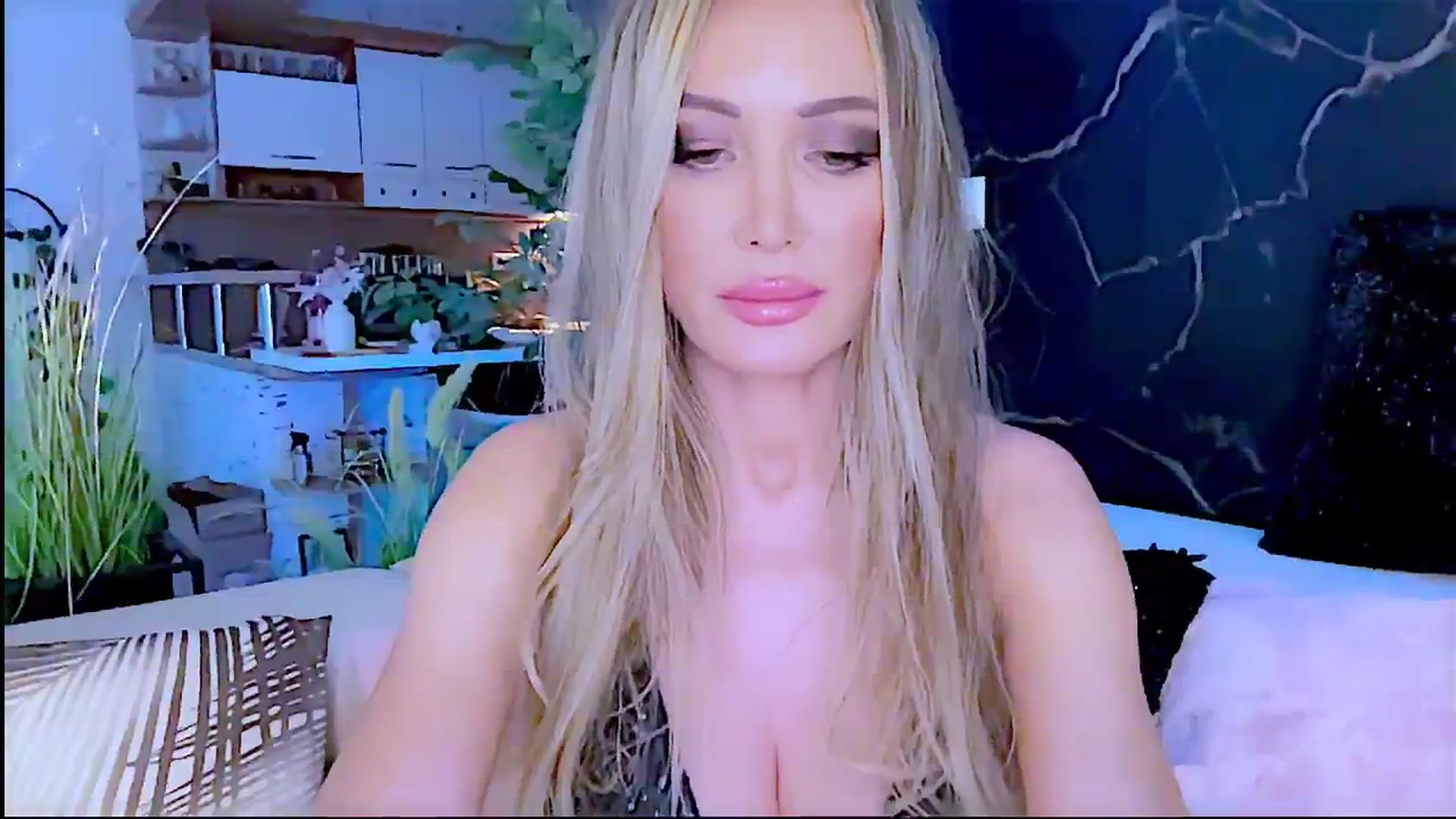 Gallery image thumbnail from Diana_Doll's myfreecams stream on, 09/15/2024, 15:33 image 12 of 20