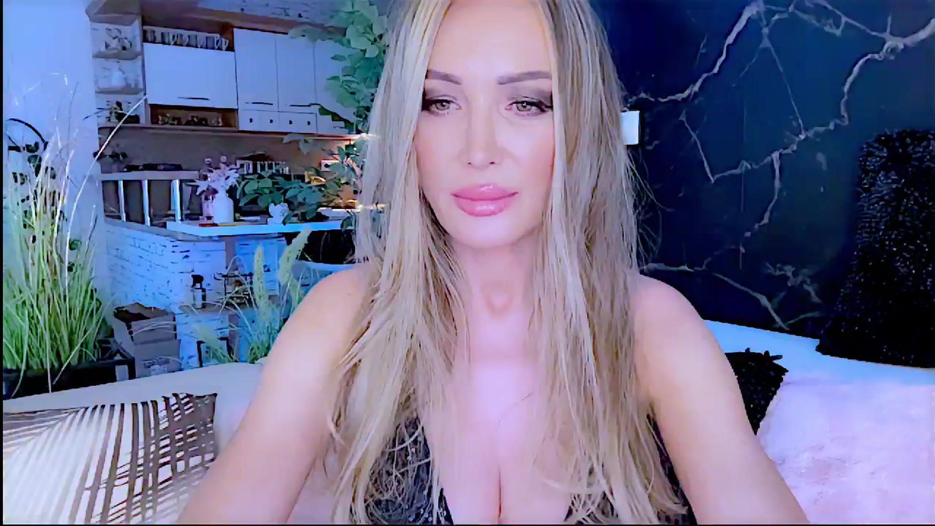Gallery image thumbnail from Diana_Doll's myfreecams stream on, 09/15/2024, 15:33 image 10 of 20