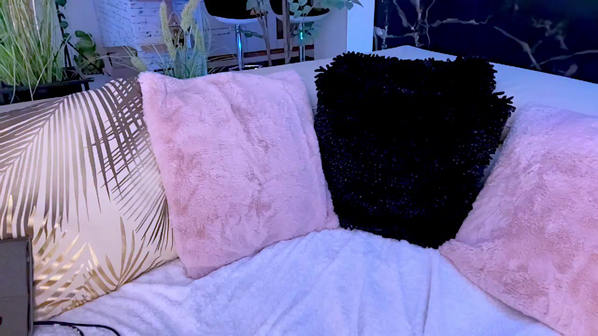 Gallery image thumbnail from Diana_Doll's myfreecams stream on, 09/29/2024, 15:51 image 3 of 20