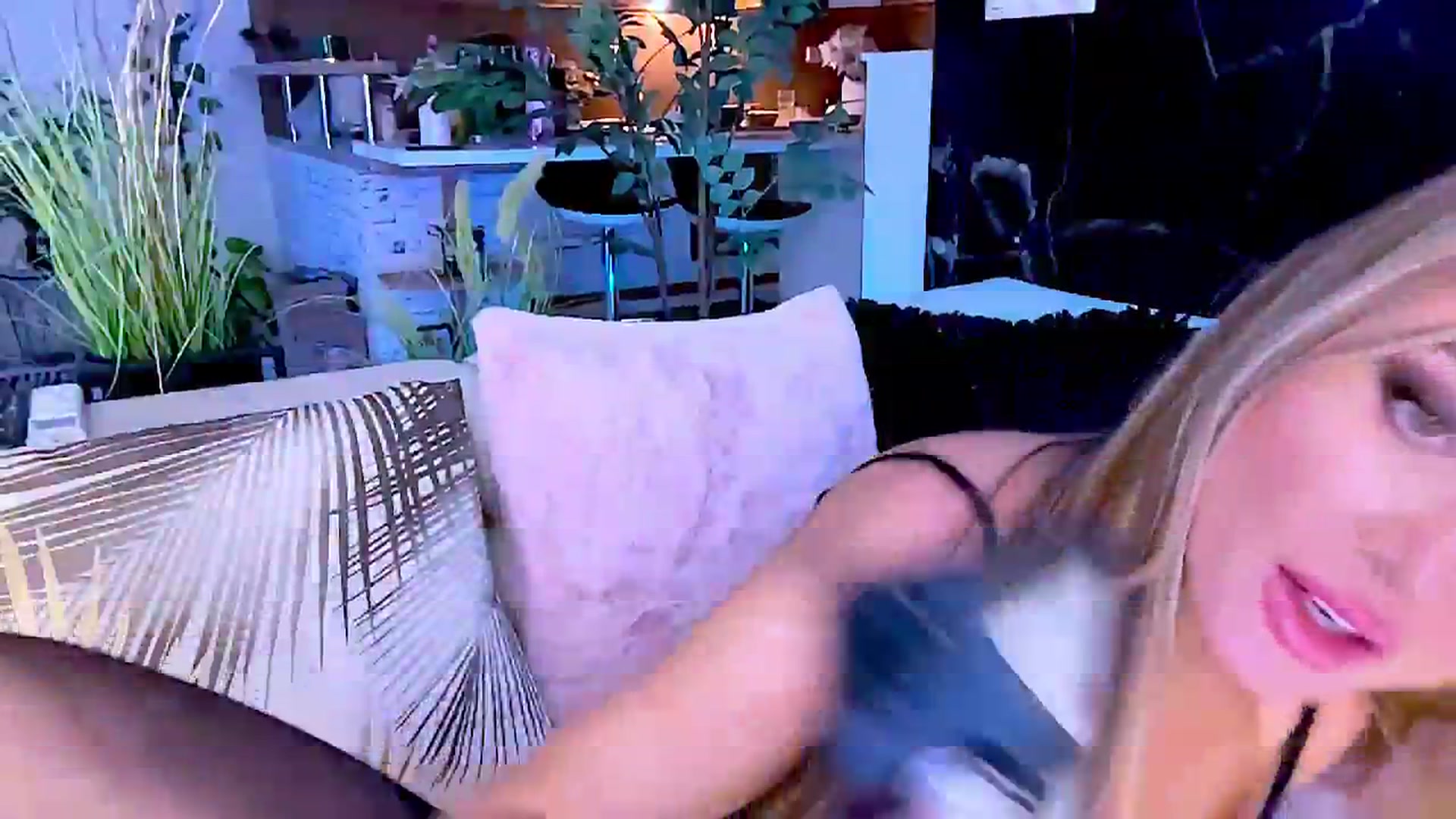 Gallery image thumbnail from Diana_Doll's myfreecams stream on, 10/12/2024, 19:41 image 11 of 20