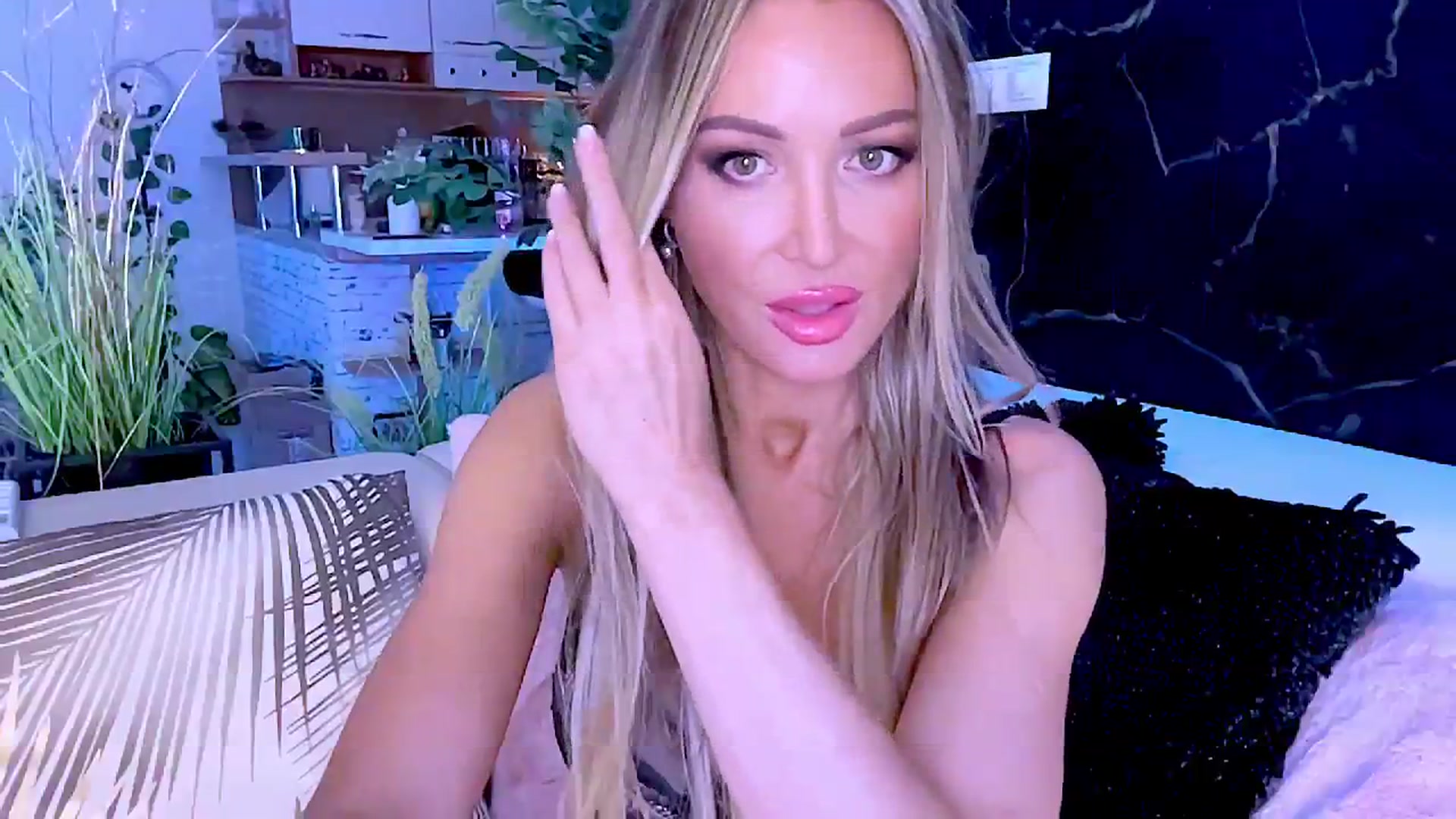 Gallery image thumbnail from Diana_Doll's myfreecams stream on, 10/12/2024, 19:41 image 6 of 20