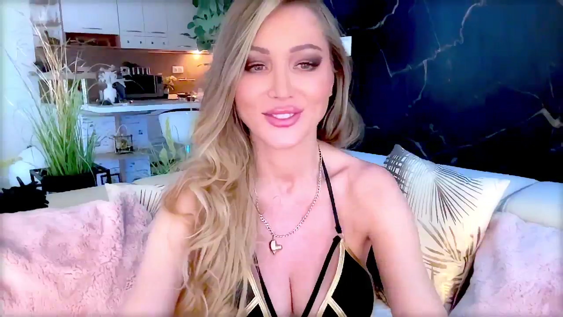 Gallery image thumbnail from Diana_Doll's myfreecams stream on, 06/14/2025, 15:27 image 12 of 20