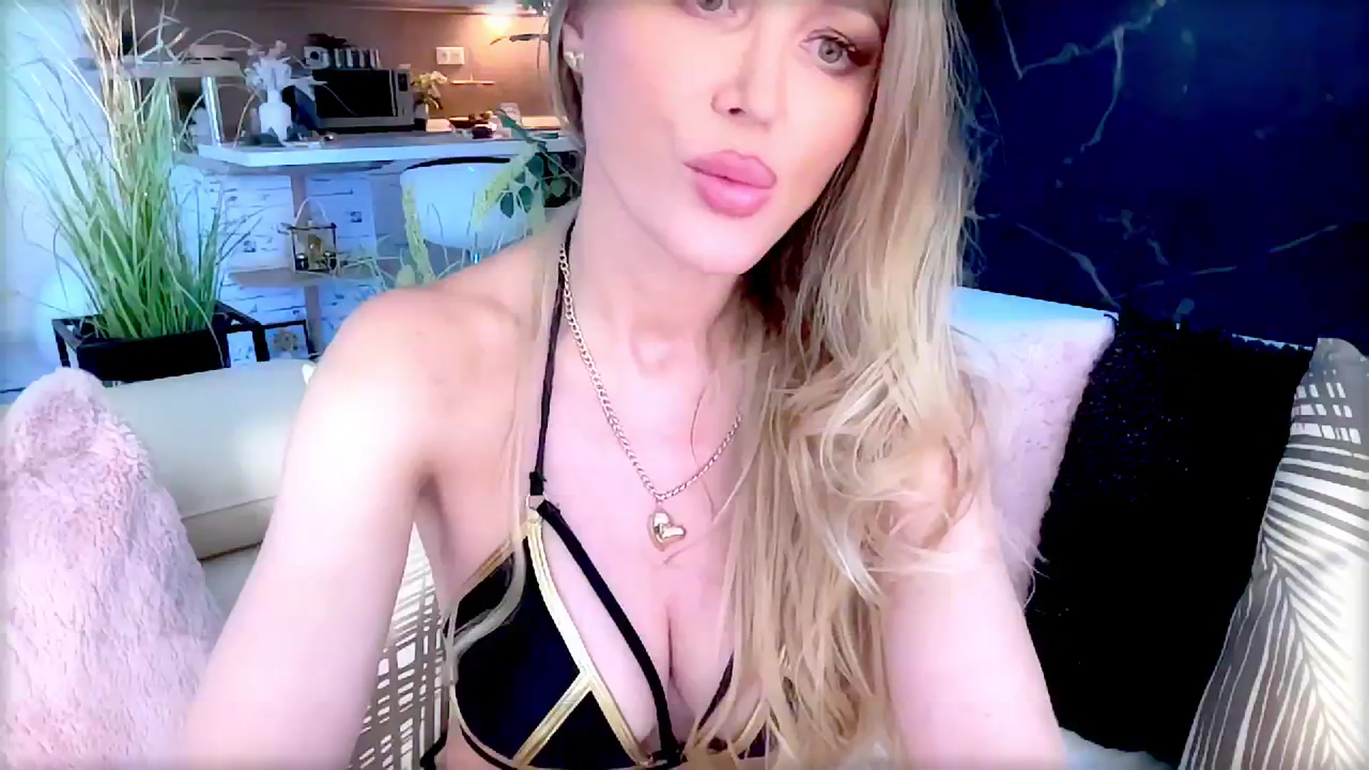 Gallery image thumbnail from Diana_Doll's myfreecams stream on, 06/14/2025, 18:45 image 7 of 20