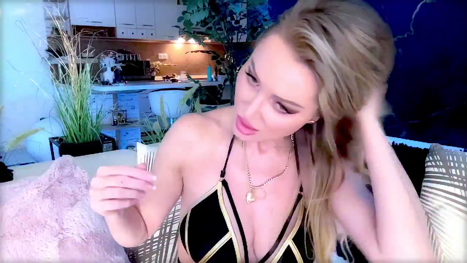 Gallery image thumbnail from Diana_Doll's myfreecams stream on, 06/14/2025, 18:45 image 18 of 20