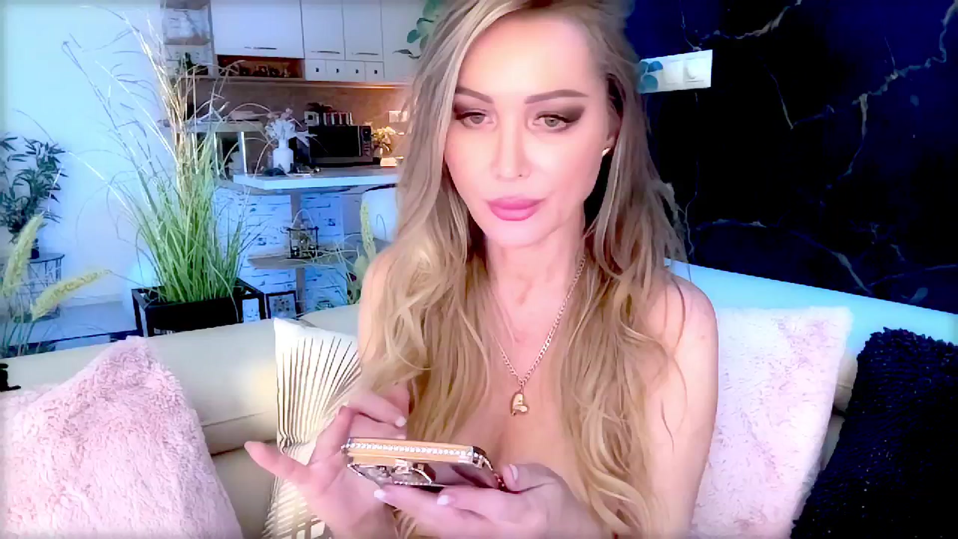 Gallery image thumbnail from Diana_Doll's myfreecams stream on, 06/14/2025, 20:31 image 1 of 20