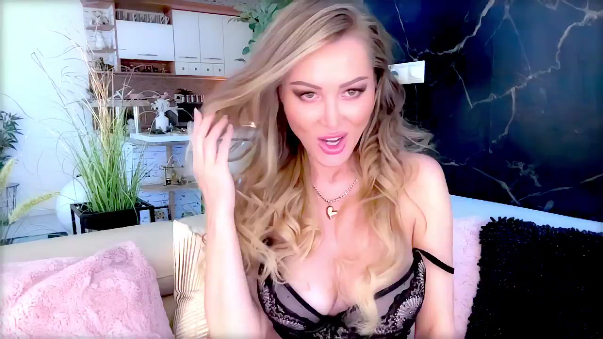 Gallery image thumbnail from Diana_Doll's myfreecams stream on, 06/15/2025, 15:17 image 19 of 20