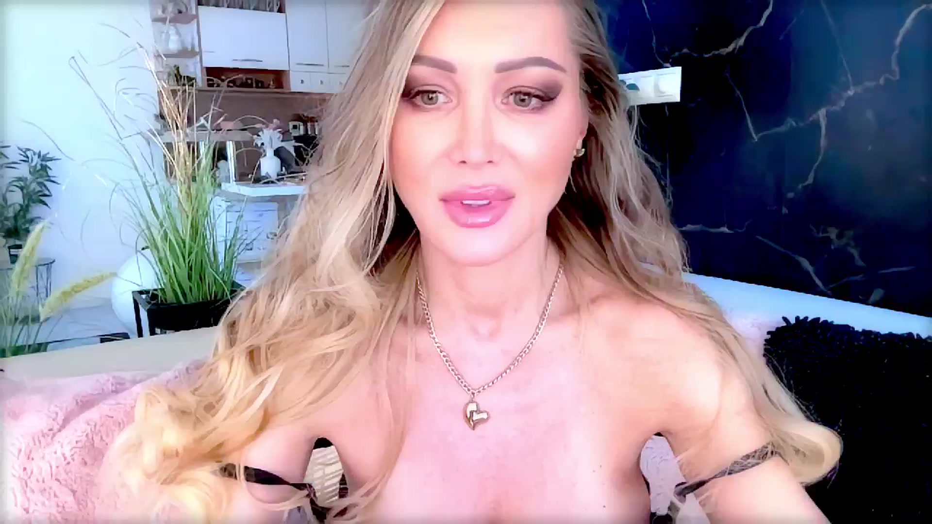 Gallery image thumbnail from Diana_Doll's myfreecams stream on, 06/15/2025, 15:17 image 7 of 20