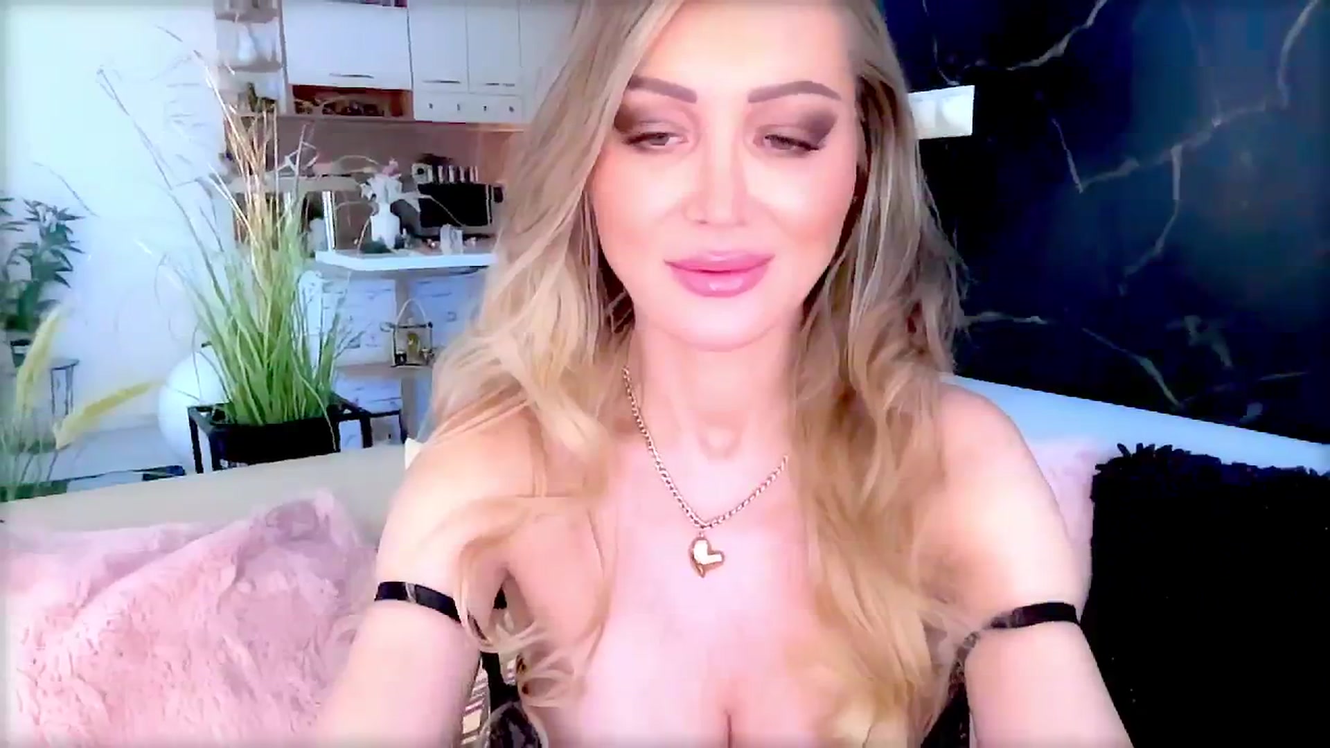 Gallery image thumbnail from Diana_Doll's myfreecams stream on, 06/15/2025, 15:17 image 9 of 20