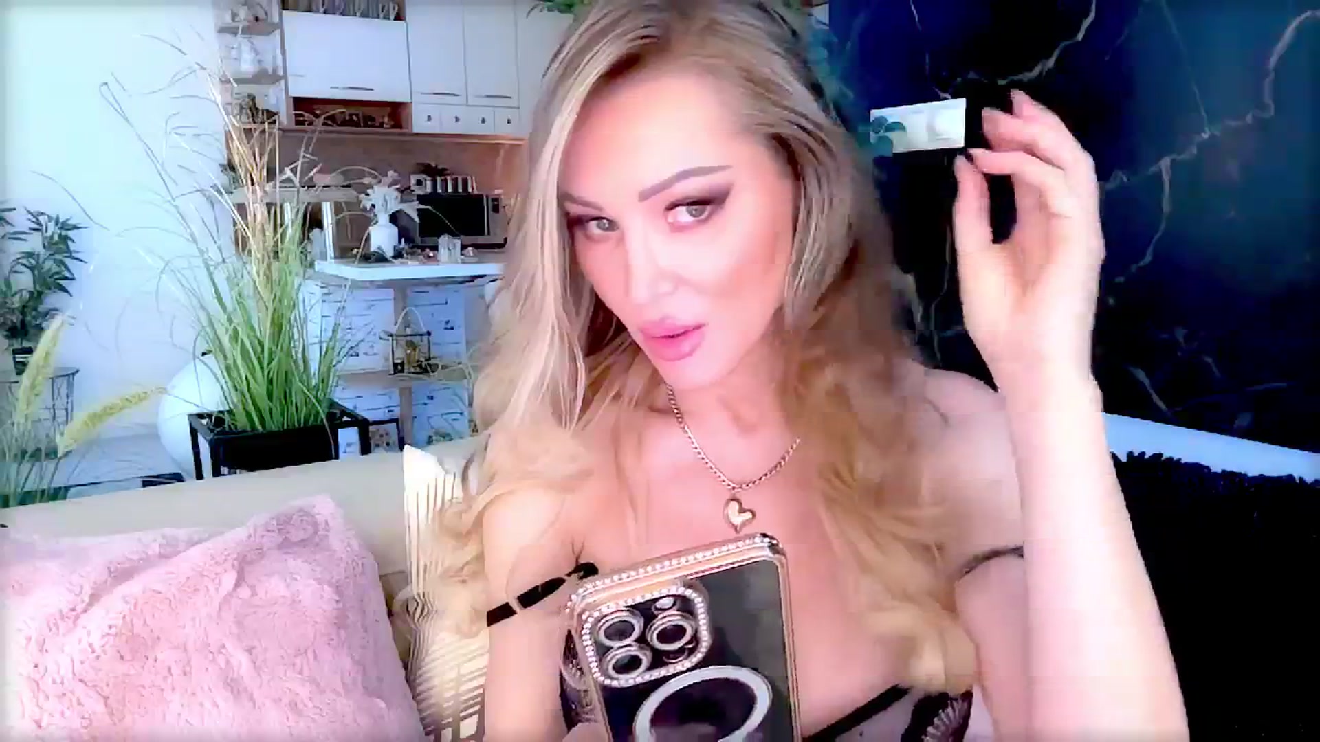 Gallery image thumbnail from Diana_Doll's myfreecams stream on, 06/15/2025, 15:17 image 8 of 20