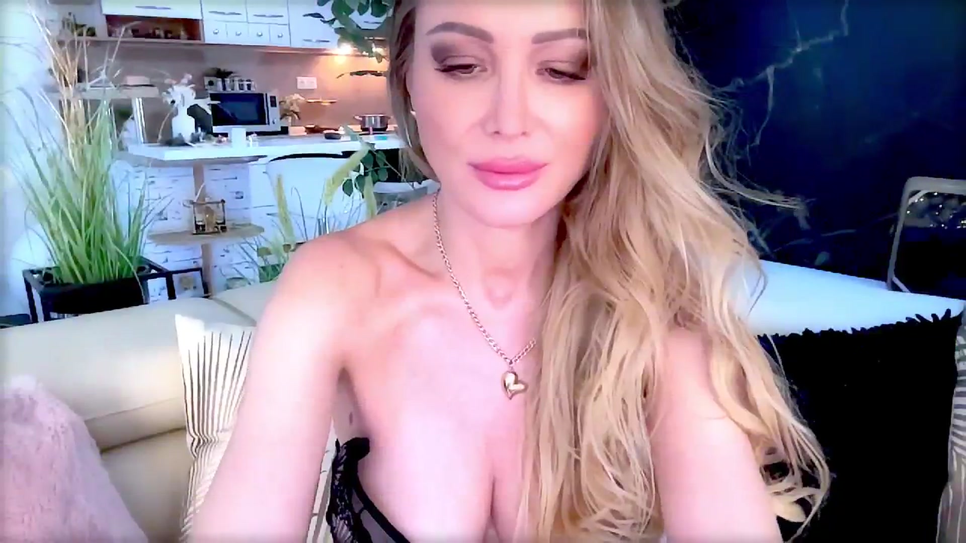 Gallery image thumbnail from Diana_Doll's myfreecams stream on, 06/15/2025, 18:19 image 5 of 20