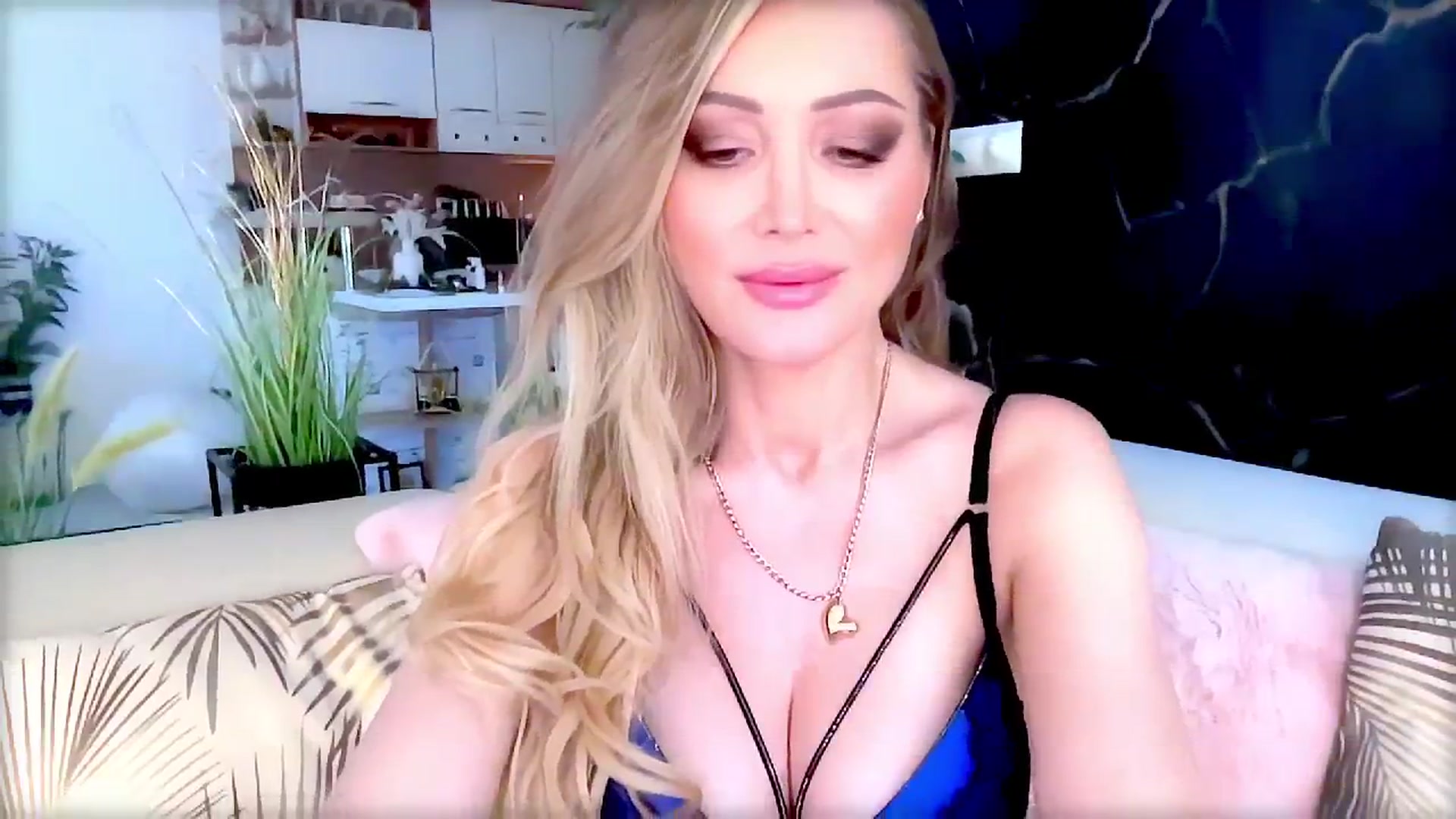 Gallery image thumbnail from Diana_Doll's myfreecams stream on, 06/21/2025, 16:48 image 6 of 20